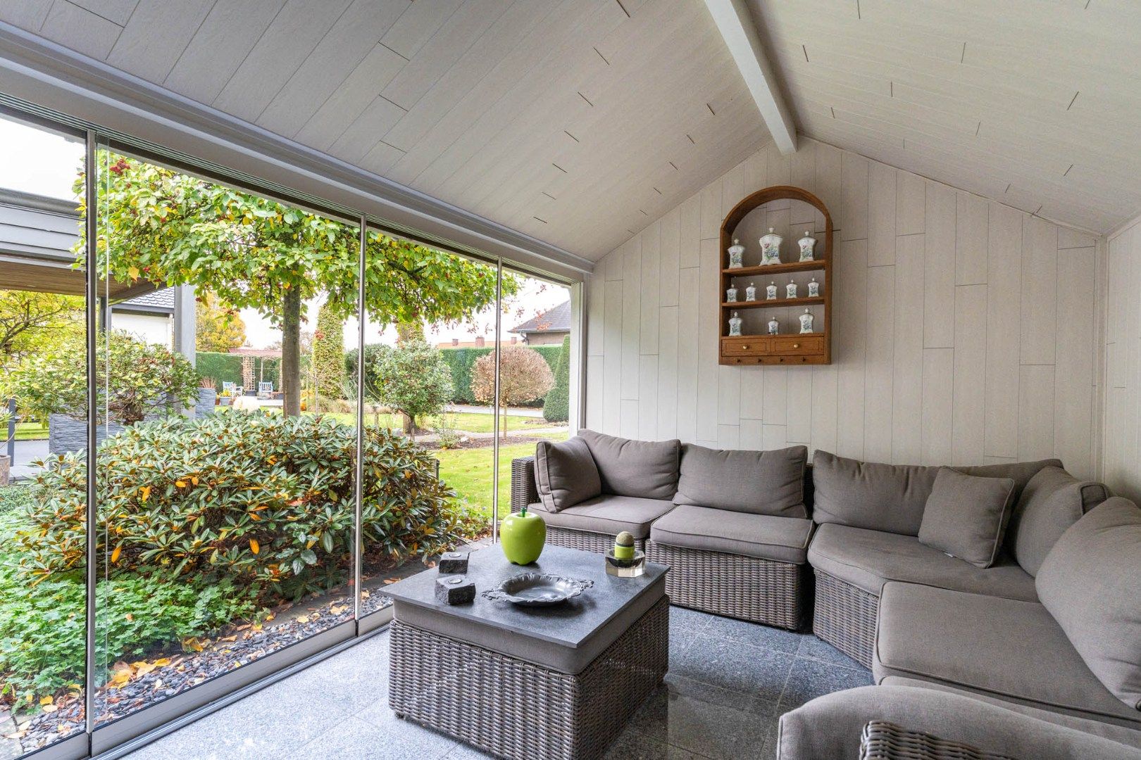 Ruim, goed afgewerkt gelijkvloers landhuis op een perceel van 13a20ca  nabij het centrum van Neeroeteren!  foto 26