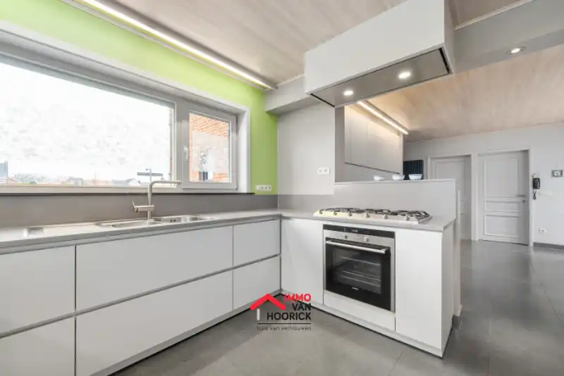 Instapklare woning met 3 slaapkamers, garage 72m² en carport 39m² !! foto 13