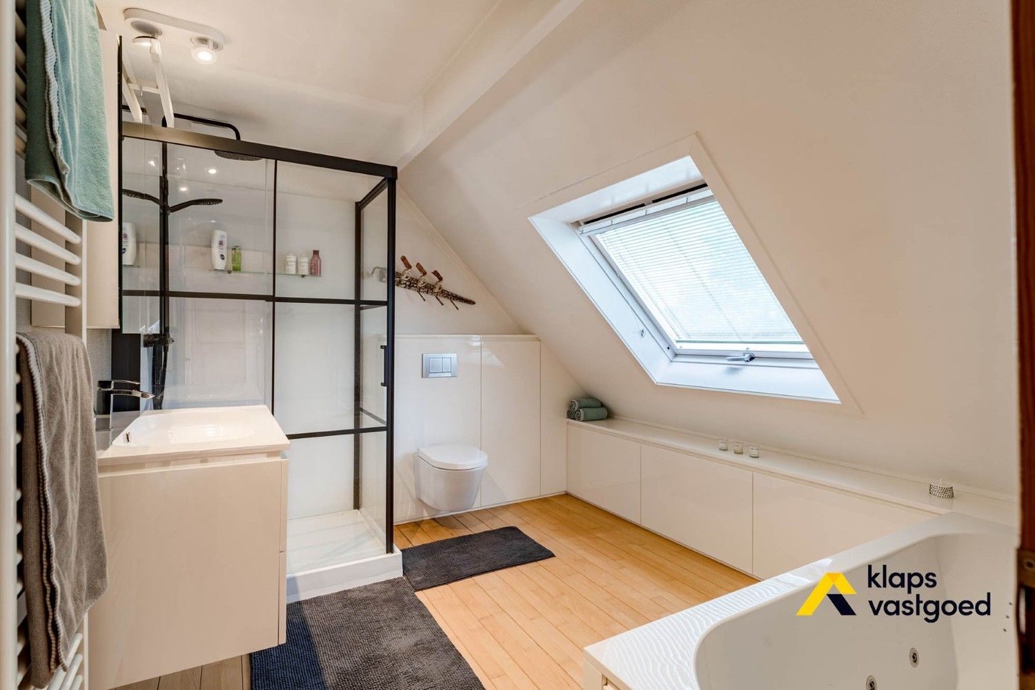 WONING MET PRAKTIJKRUIMTE EN PARKTUIN OP 21 ARE foto 24
