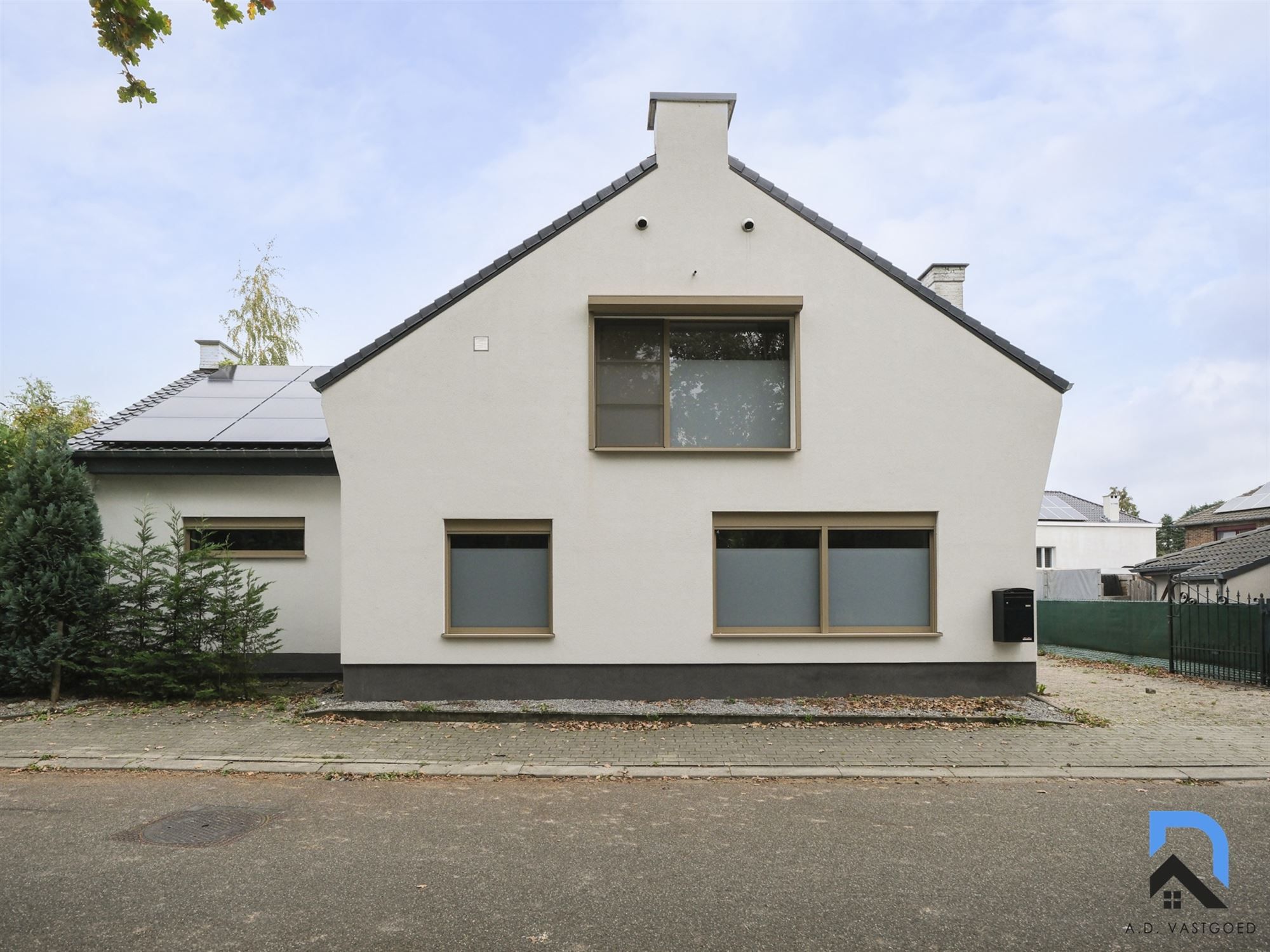Ruime vrijstaande woning in Eigenbilzen foto 2