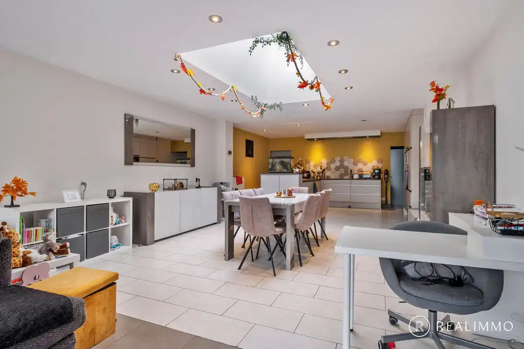 Gerenoveerde en energiezuinige gezinswoning in Aalbeke foto 5