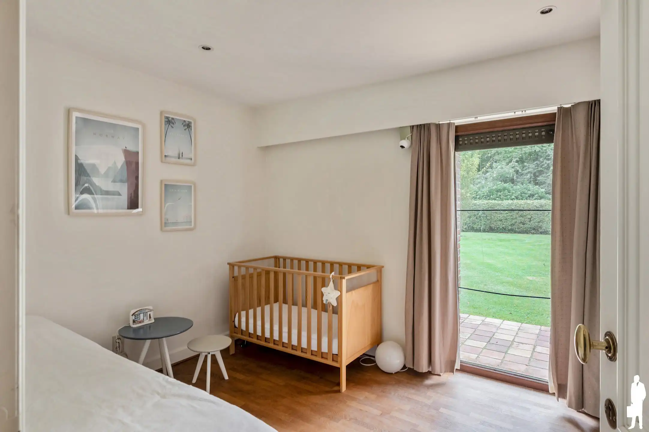 Karaktervolle gelijkvloerse villa op ca. 2.000 m² in zeer rustige, gegeerde en autoluwe wijk Dennendael en dichtbij het natuurgebied foto 27