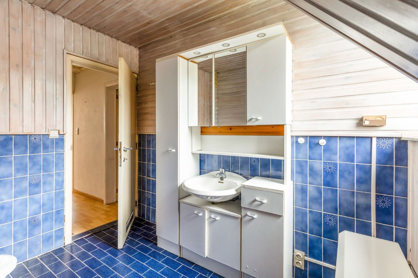 Centraal gelegen, op te frissen woning met 2 à 3 slpk., inpandige garage en tuin foto 20