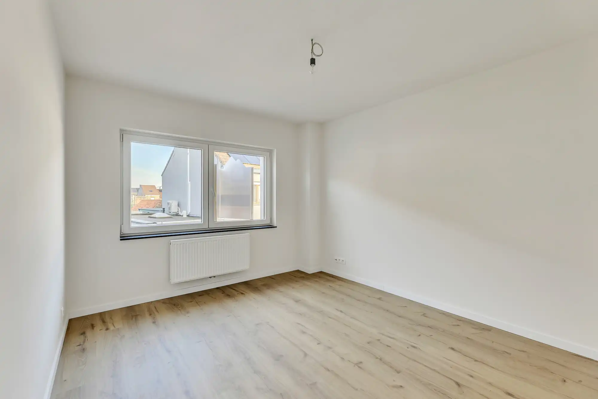 Volledig gerenoveerde woning met 4 slpks en tuin foto 12