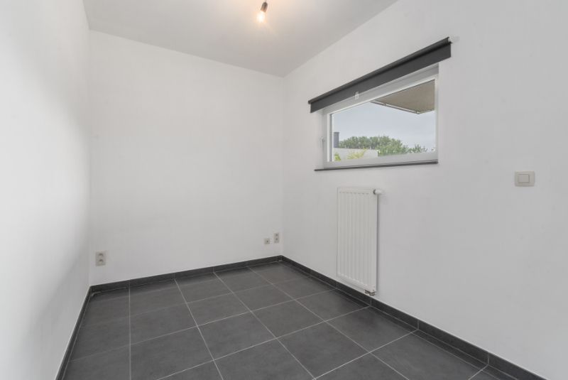 Instapklaar gelijkvloers appartement in het hart van Lokeren! foto 8