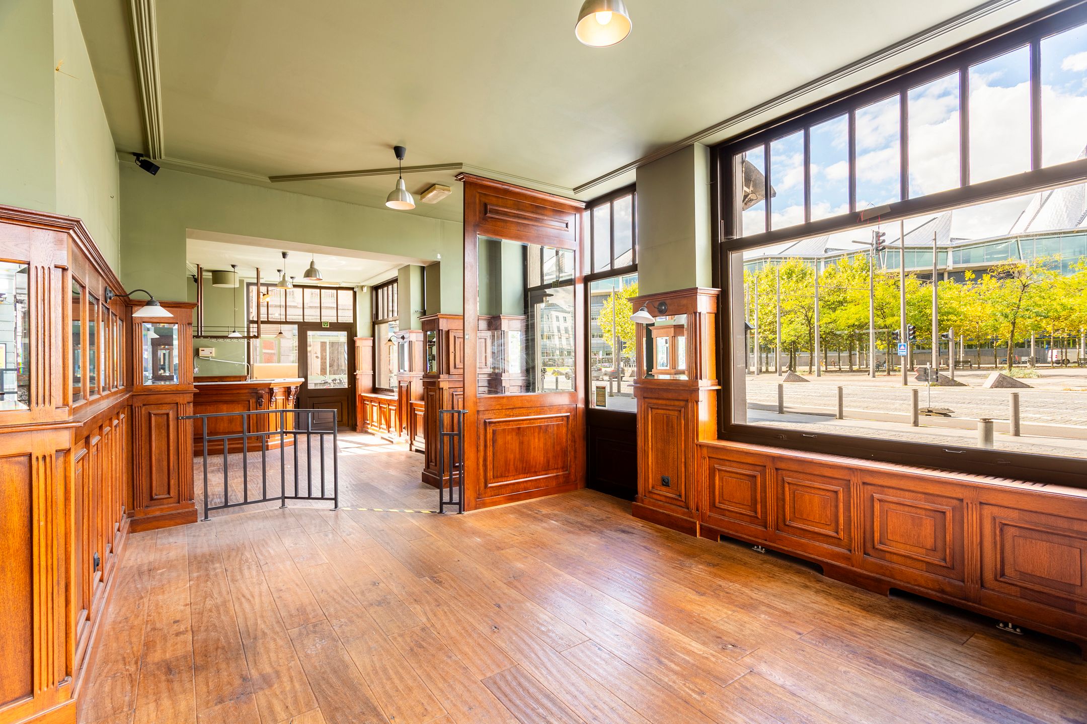 commerciële ruimte ca 172 m² met zicht op Vlinderpaleis foto 3