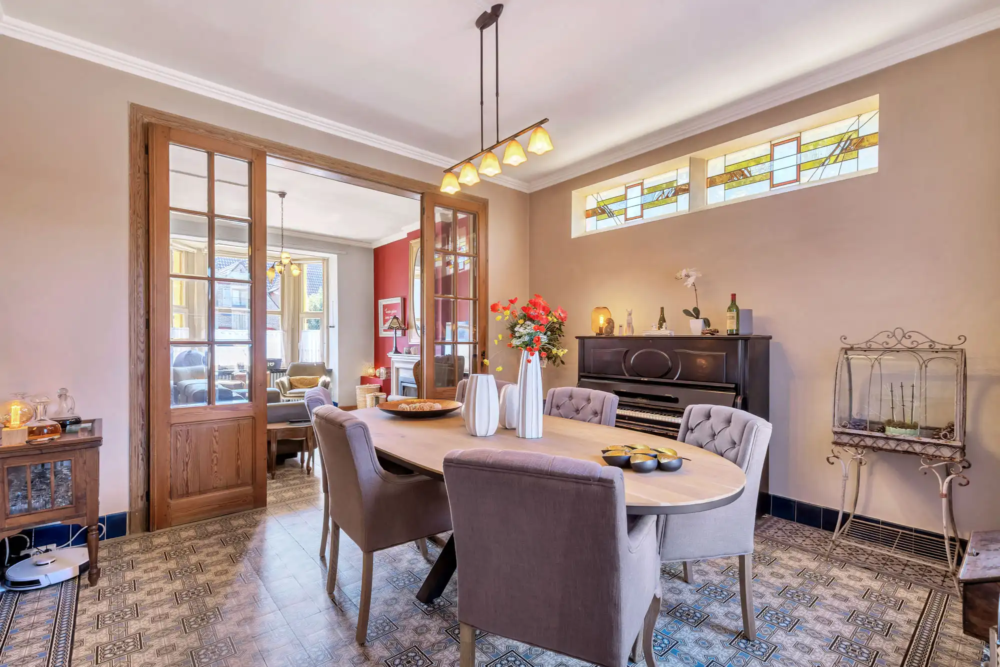 Karaktervolle ruime woning met zwembad nabij Ooidonk foto 6