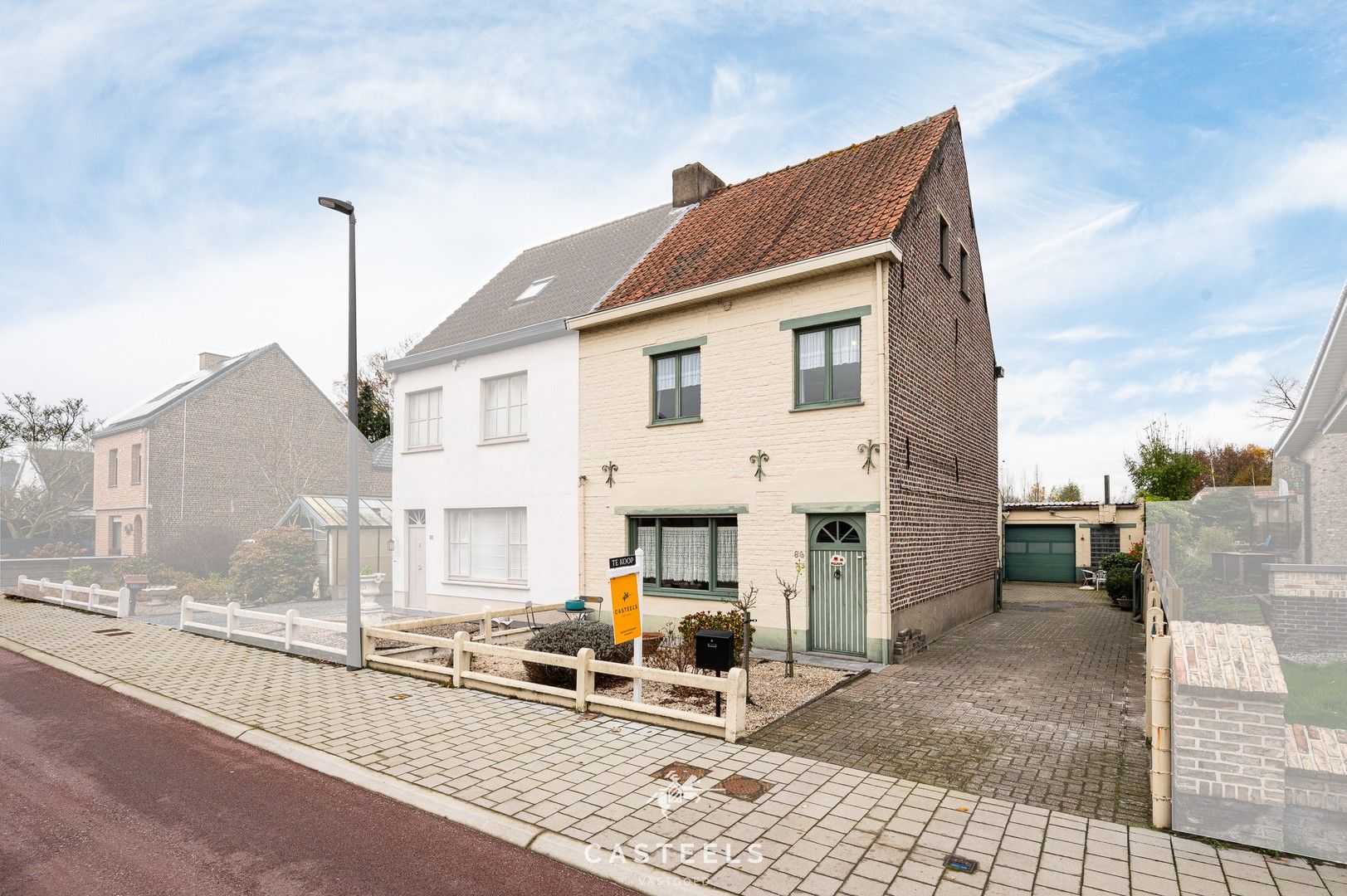 Hoofdfoto van de publicatie: Charmante halfopen woning in Merelbeke dorp – veel potentieel!