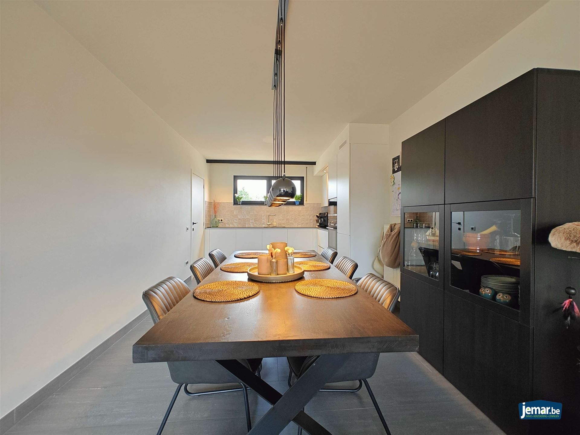 Instapklaar triplex appartement met 2 slaapkamers een zeer grote garage en een carport  foto 10