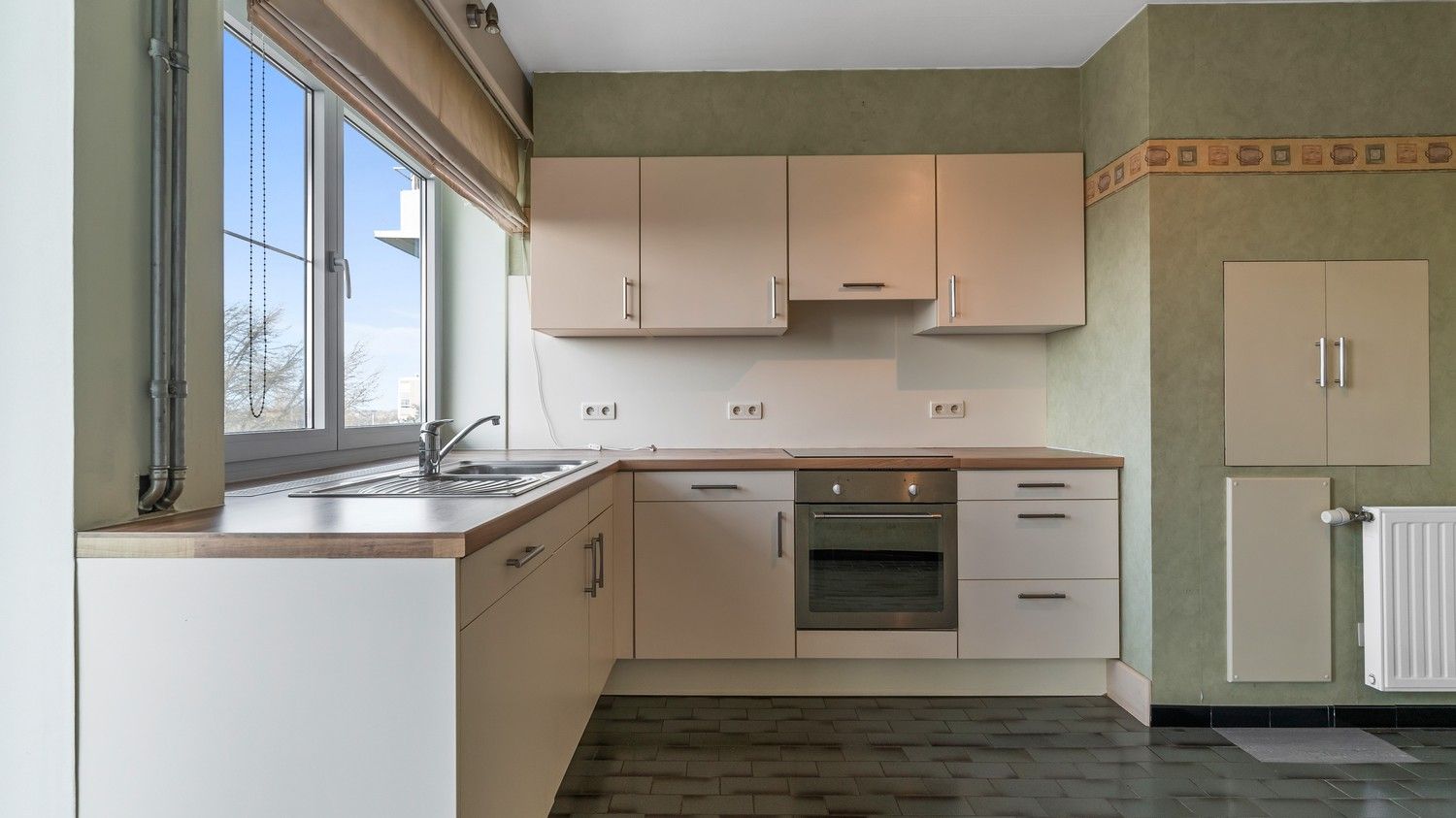 Ruim en lichtrijk appartement met 3 slaapkamers, kelder en autostaanplaats foto 7