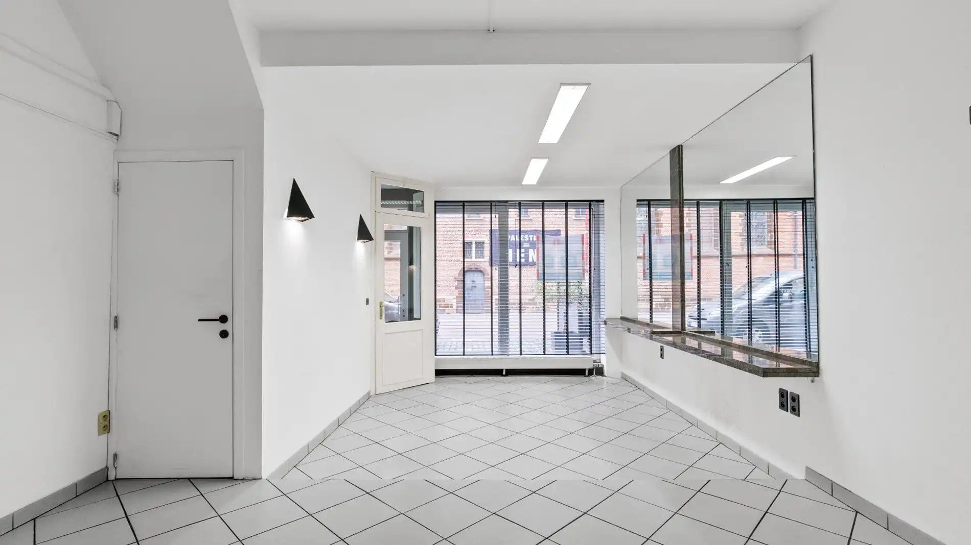 AARSCHOT - Centraal gelegen handelspand met woonst op commerciële locatie foto 2