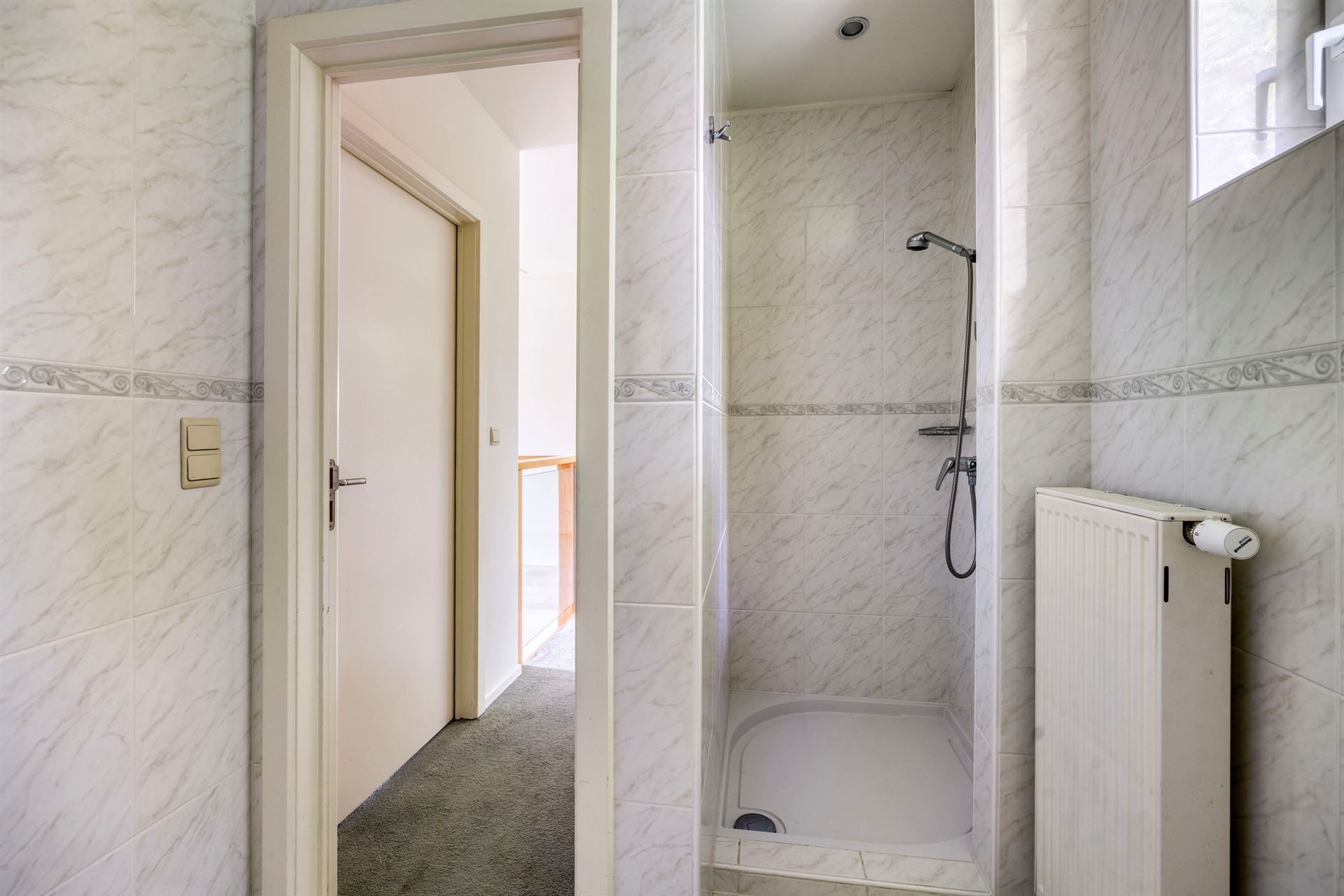 Prachtige moderne villa in rustige wijk foto 22