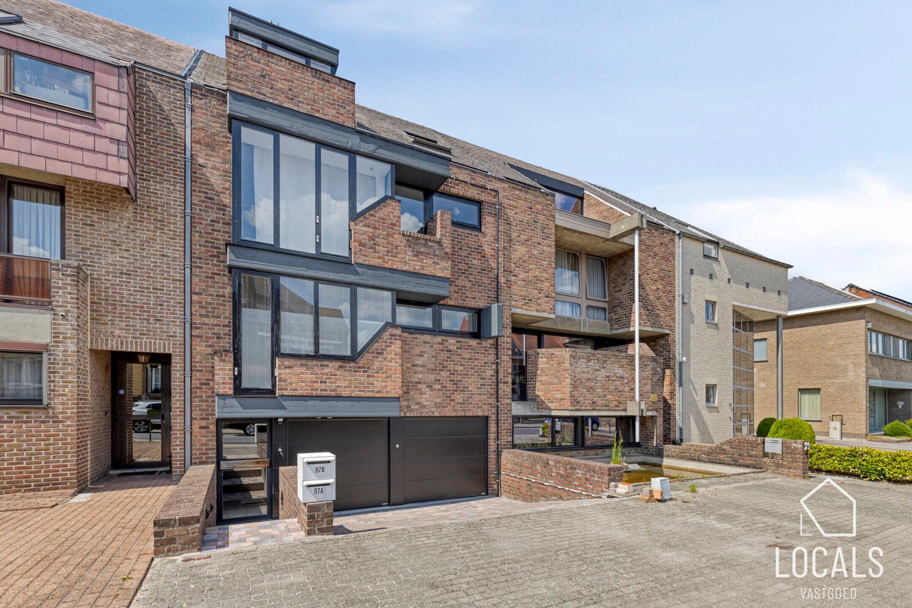 Appartement met garage, tuin en 2 slaapkamers op topligging foto {{pictureIndex}}
