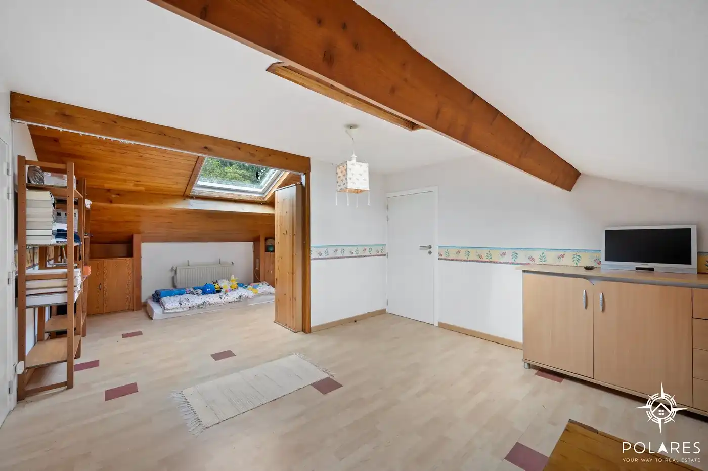 Ruime woning met 4 slaapkamers en mogelijkheden voor thuiskantoor of vrij beroep . foto 17