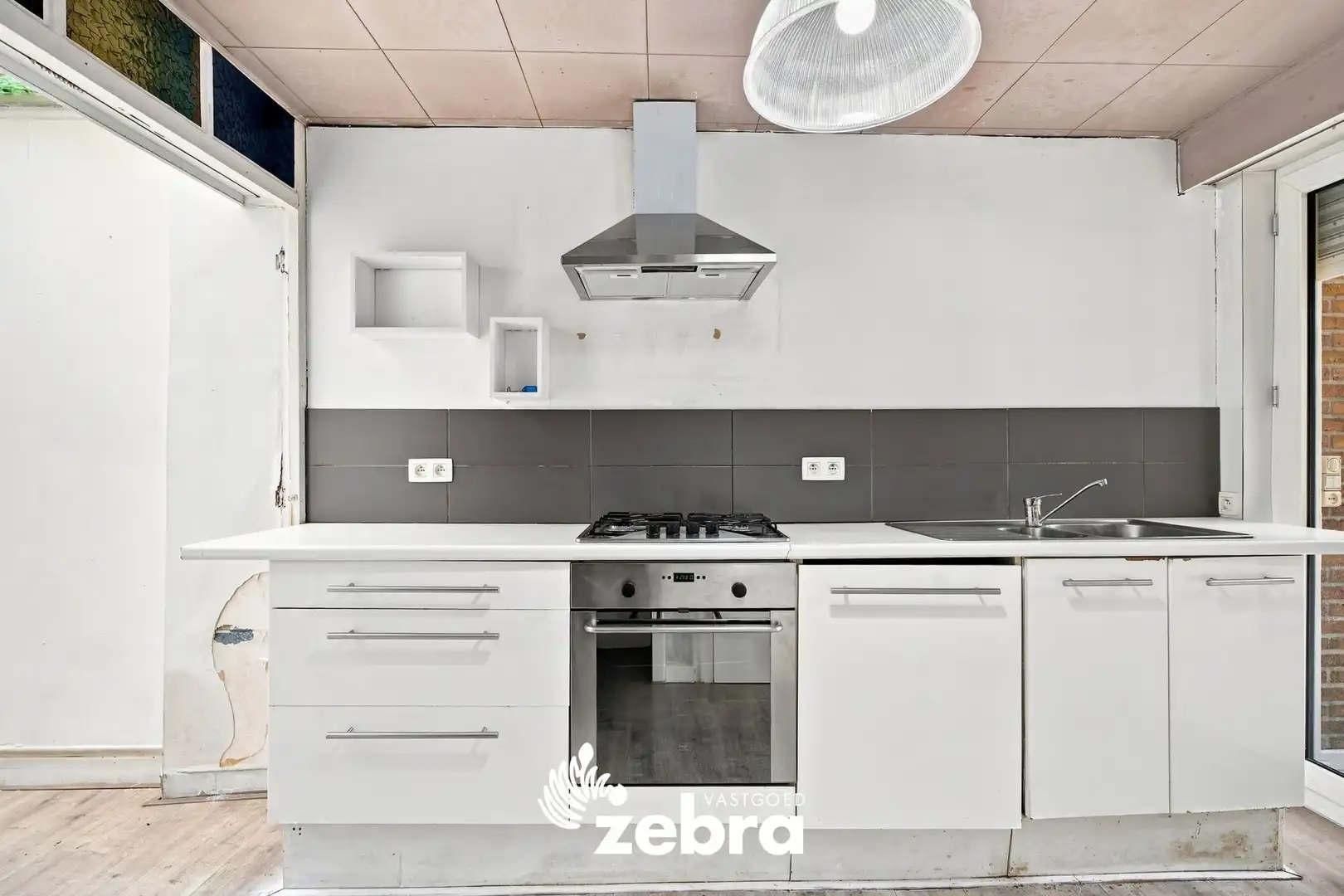 Op te frissen woning met 4 slaapkamers en ruime tuin met uitweg te Tielt! foto 11