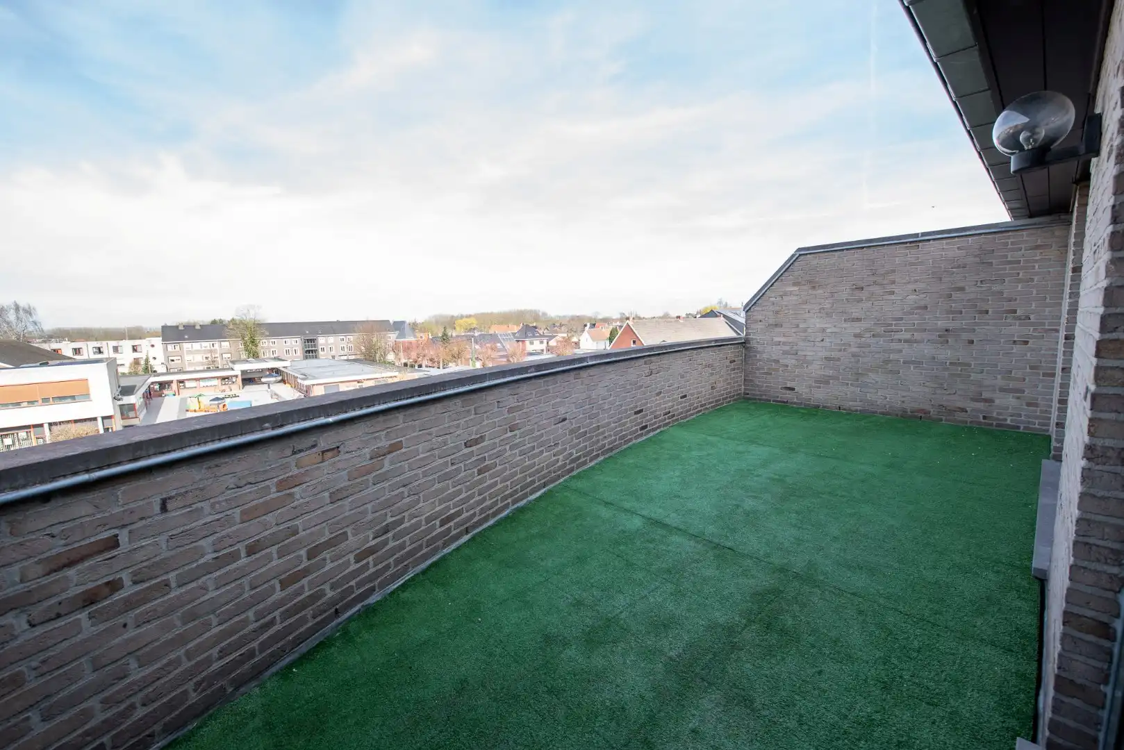 TE KOOP: Ruim duplex-appartement met 3 slaapkamers met groot terras in centrum Zulte! foto 4