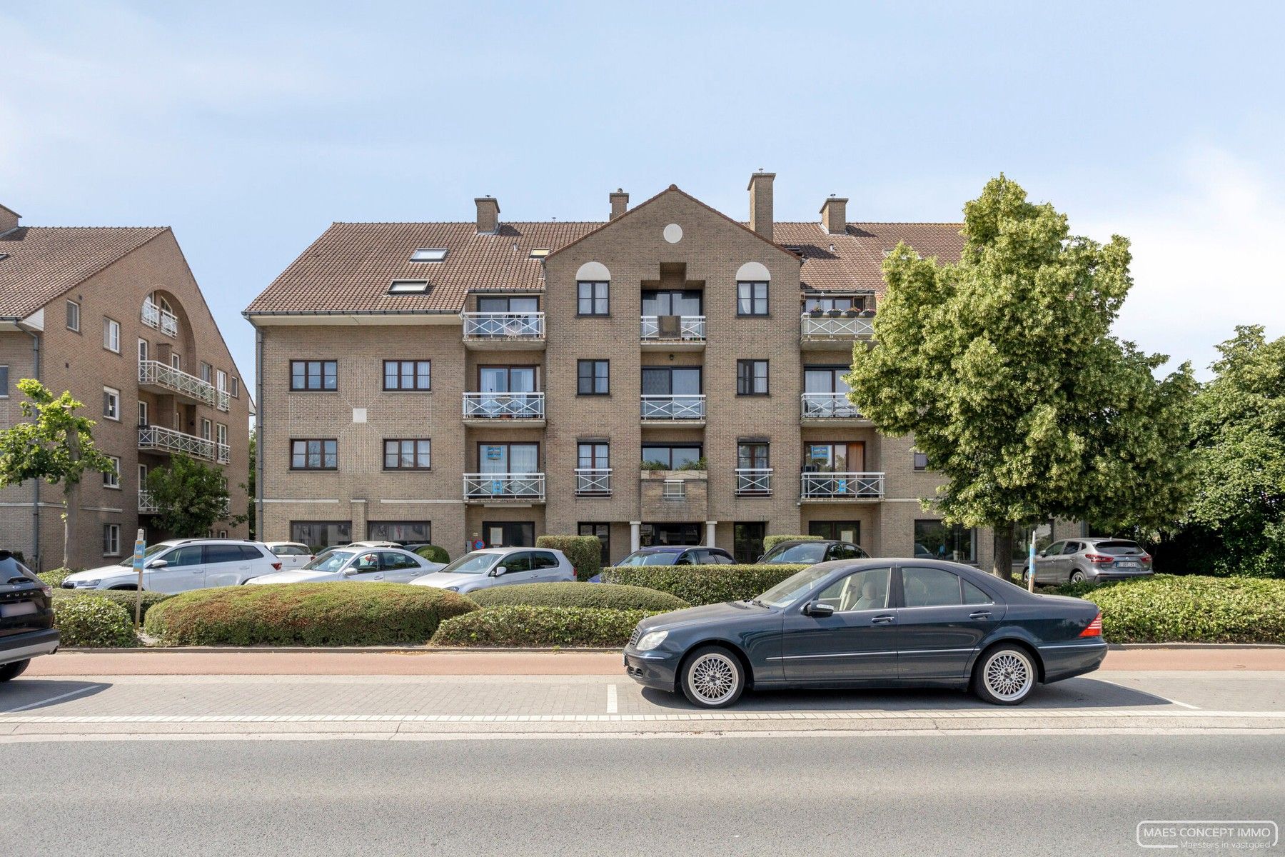 Instapklaar appartement te koop in Harelbeke — topligging vlak bij Kortrijk! foto 2