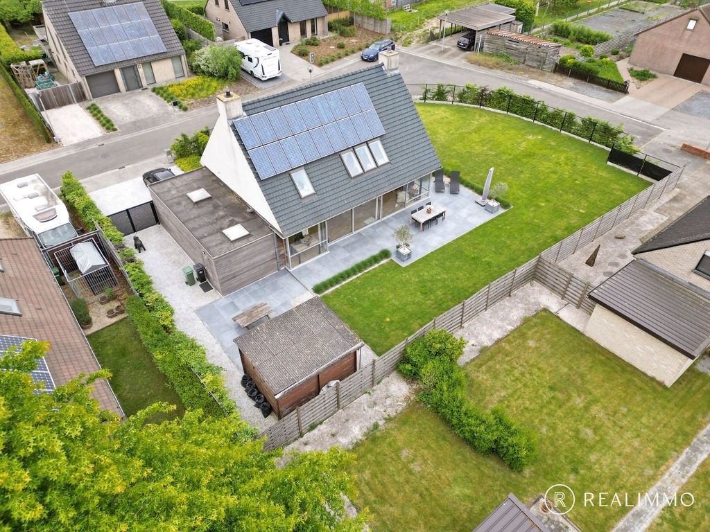 Stijlvolle ruime alleenstaande villa! foto 2