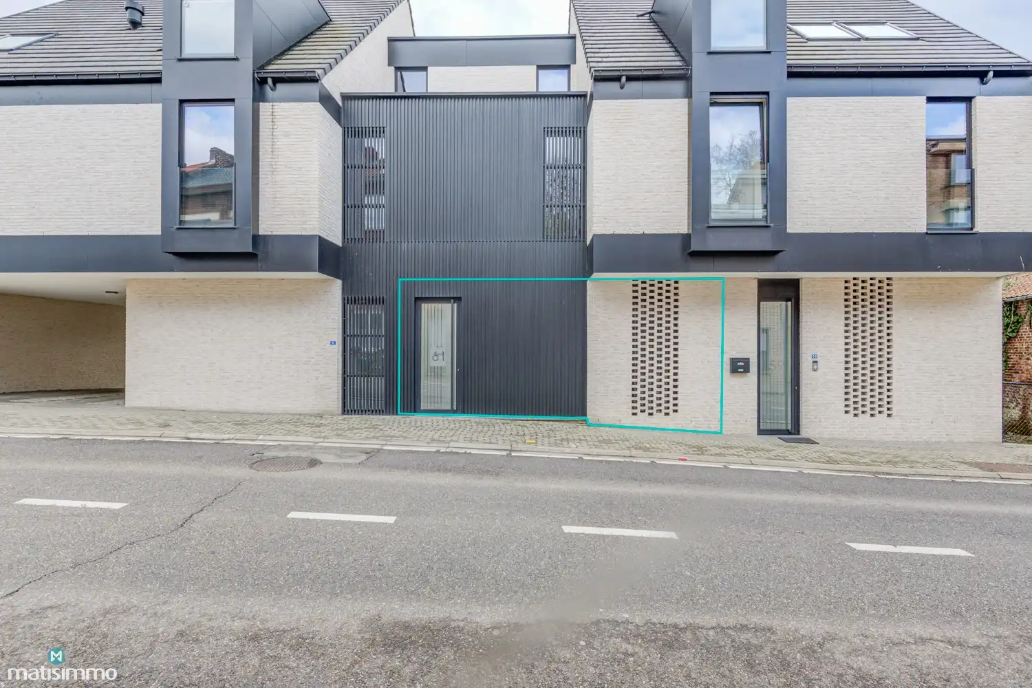 GELIJKSVLOERS APPARTEMENT MET ZUIDGERICHT TERRAS GELEGEN NABIJ HET CENTRUM VAN BILZEN foto {{pictureIndex}}