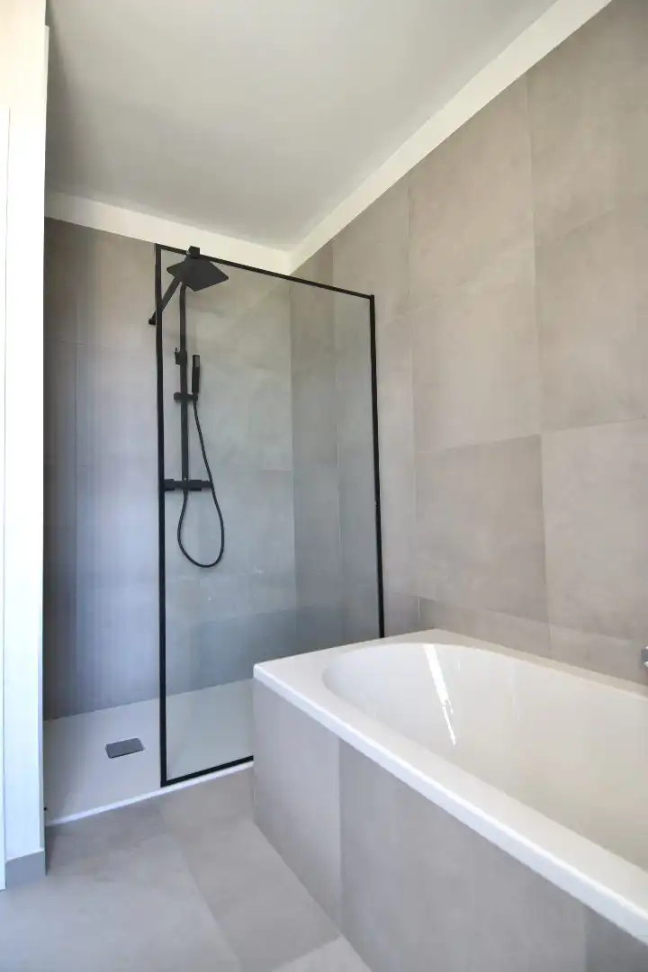 Nieuwbouwwoning (instapklaar!) met 3 slaapkamers, garage en zonnige tuin te koop nabij Bergelen te Gullegem foto 11