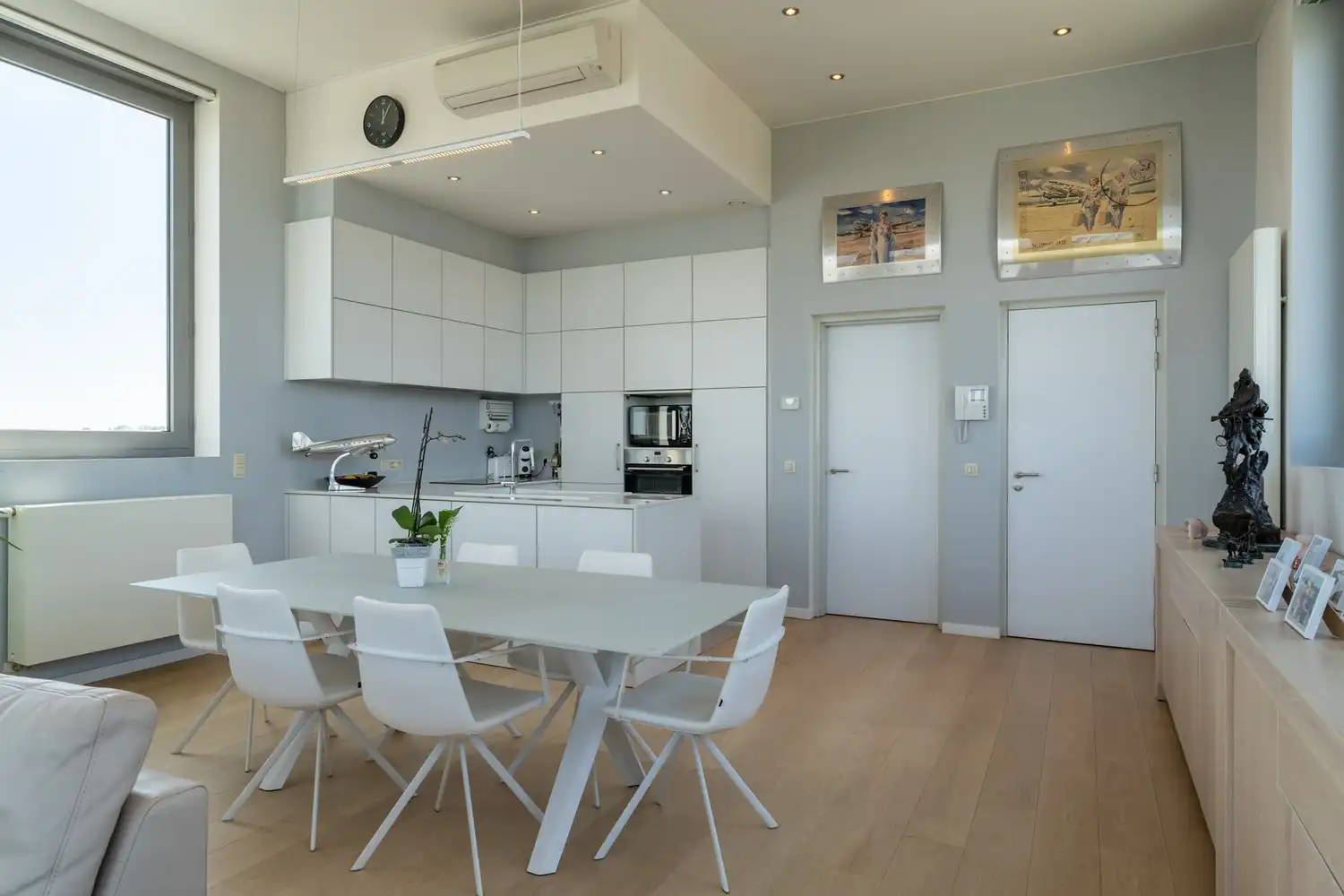 Unieke LOFT met 2 slaapkamers, een prachtig terras met een adembenemend vergezicht, 2 autostaanplaatsen en een bijzonder ruime berging aan de rand van Leuven en nabij het station van Herent! foto 9