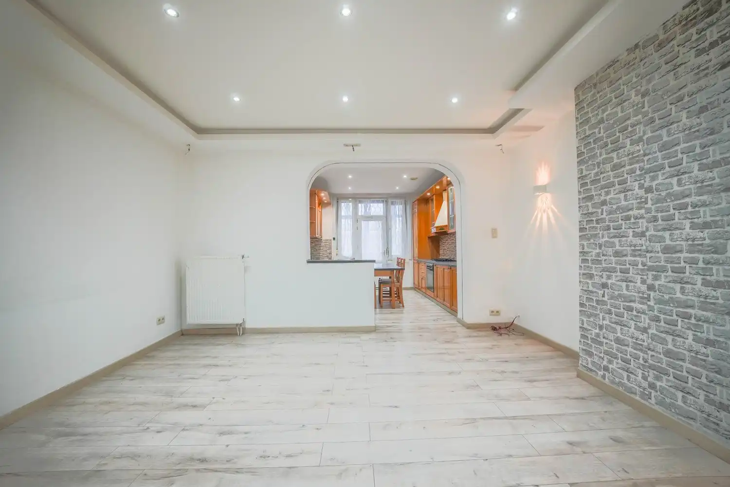 Instapklaar appartement met terras in Jette foto 6