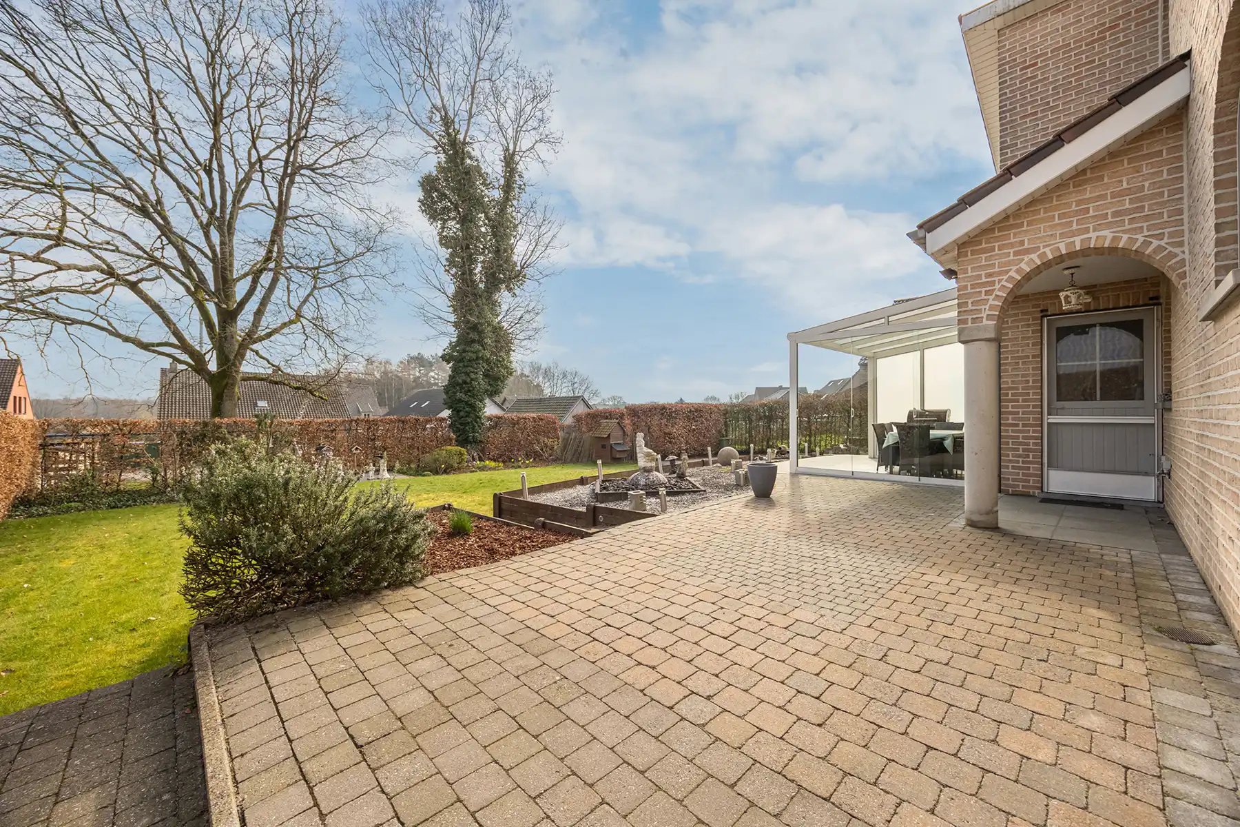 INSTAPKLARE, RIANTE GEZINSWONING MET 5 SLAAPKAMERS,  RUIMTE VOOR VRIJ BEROEP, INPANDIGE GARAGE IN KELDER EN GUNSTIG EPC OP PERCEEL VAN 11A30CA TE OUDSBERGEN foto 26