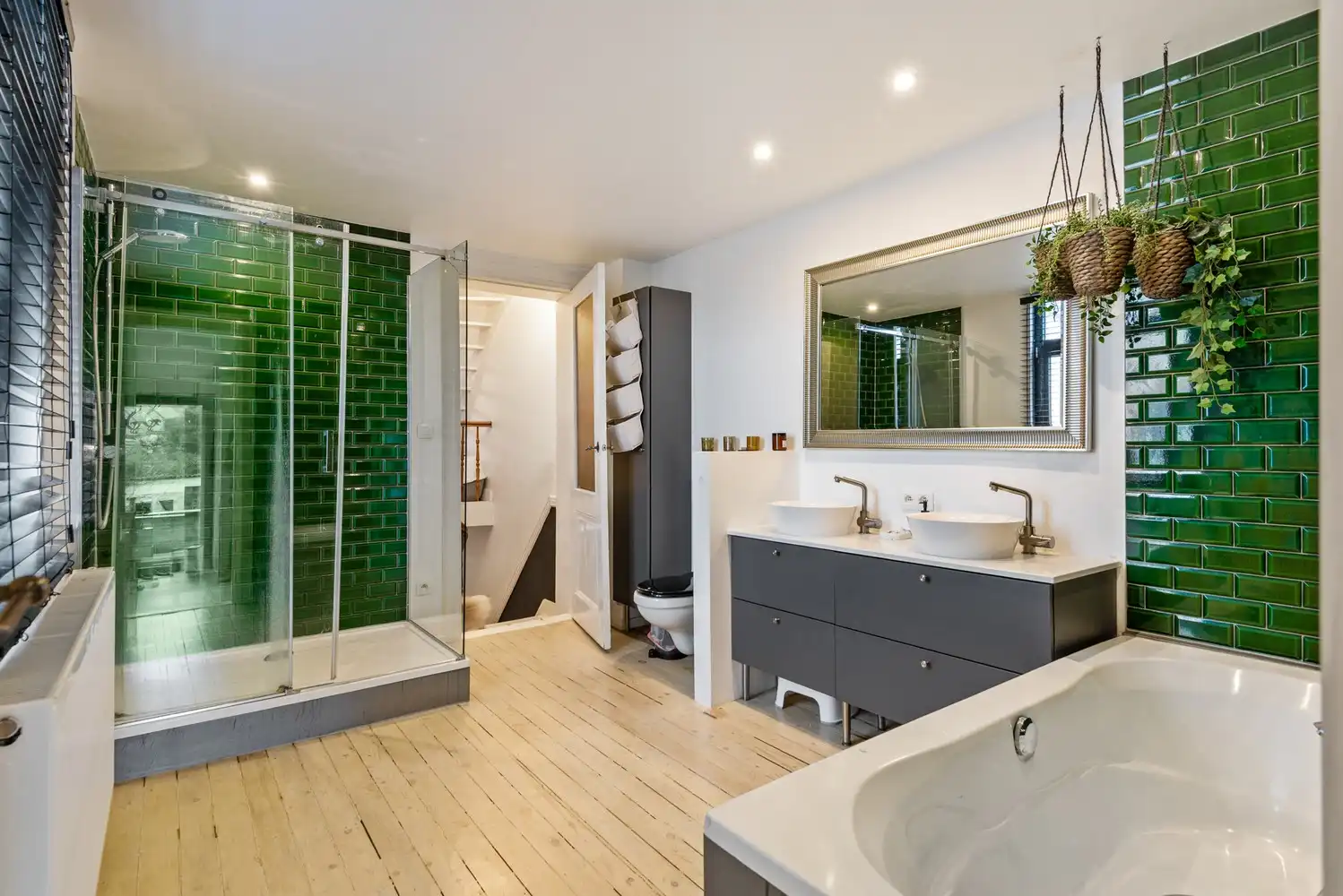 Charmant, gerenoveerd huis met 4 slaapkamers, 2 badkamers en gezellige tuin in Wijnegem! foto 11