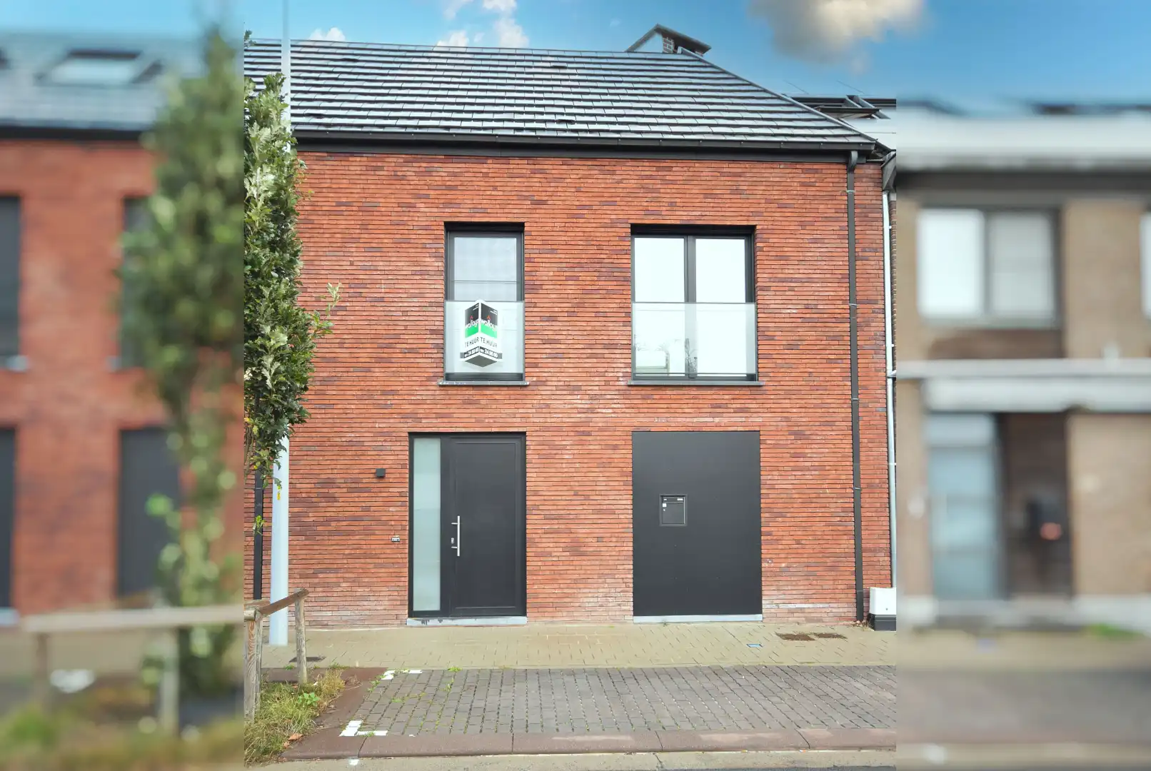 WONING MET 2 SLAAPKAMERS EN AANGRENZENDE GARAGE foto {{pictureIndex}}