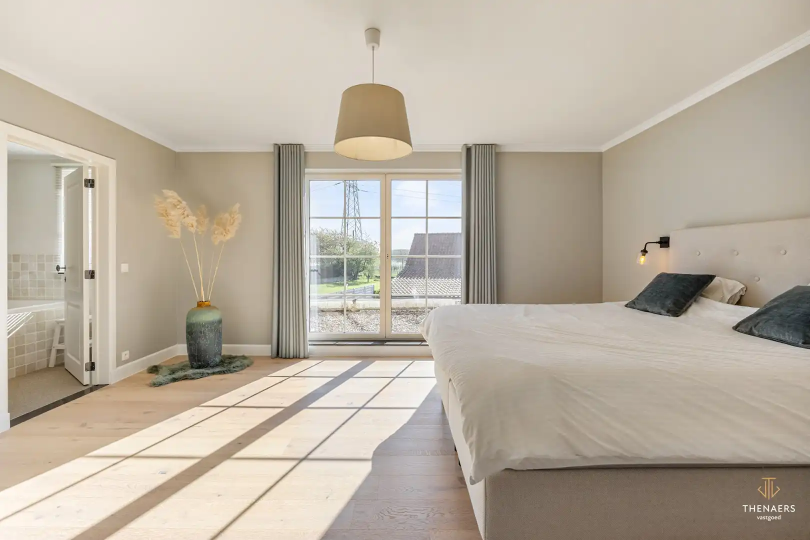 Stijlvolle pastoriewoning met ruimte, comfort en een prachtig afgewerkt geheel in Sint-Truiden. foto 17