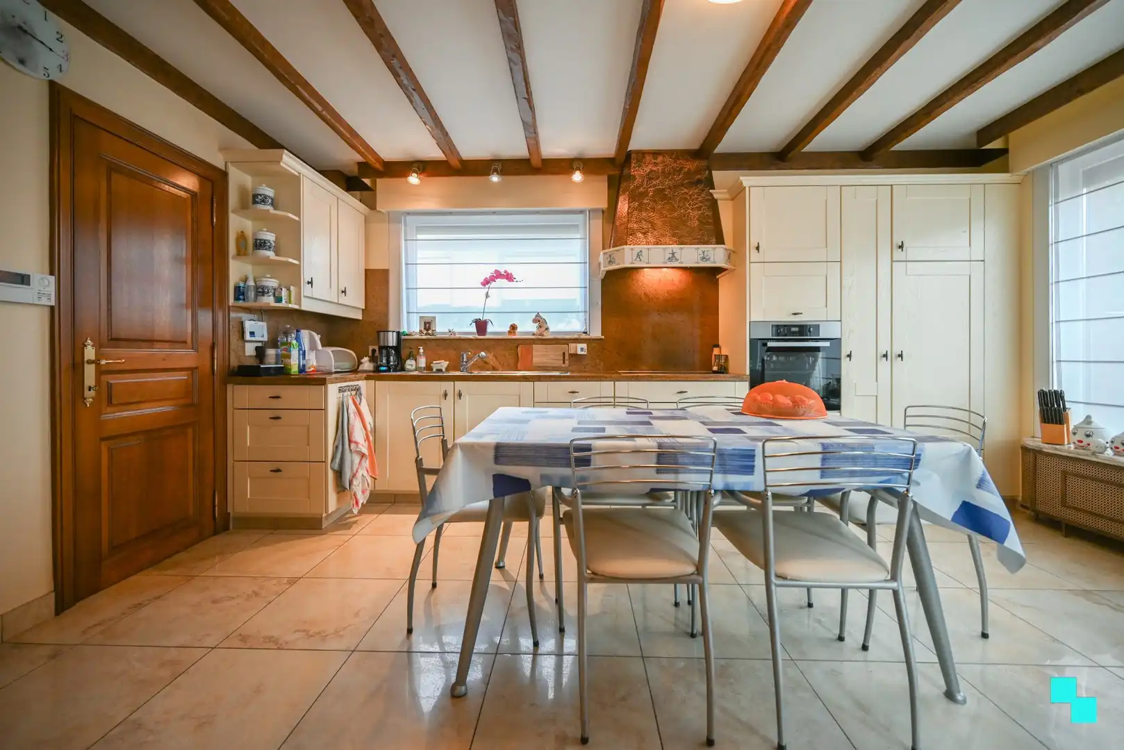 Ruime woning met praktische loods/werkplaats gelegen nabij het centrum van Izegem foto 11