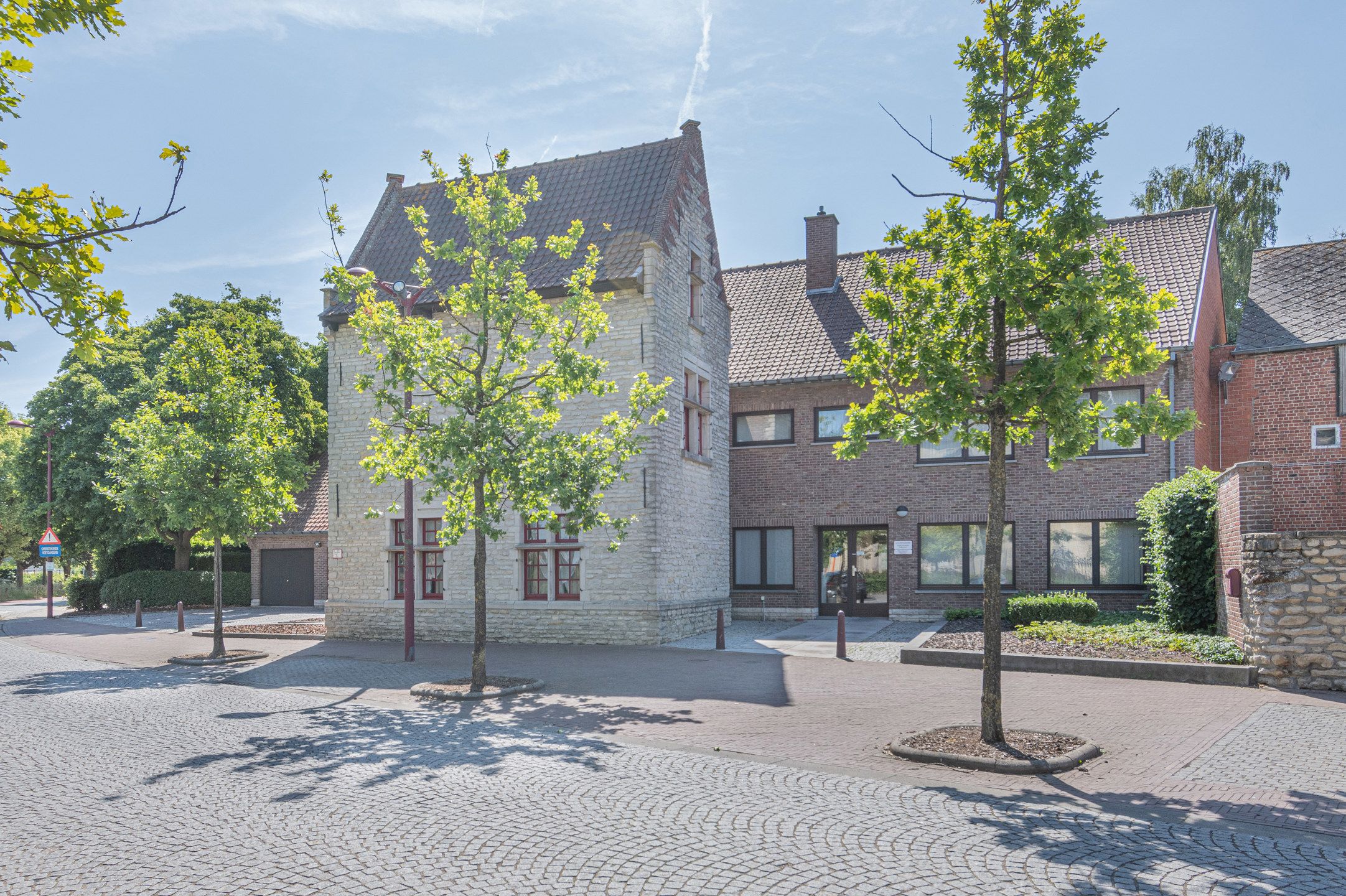 Riante woning met grote praktijkruimte foto 5