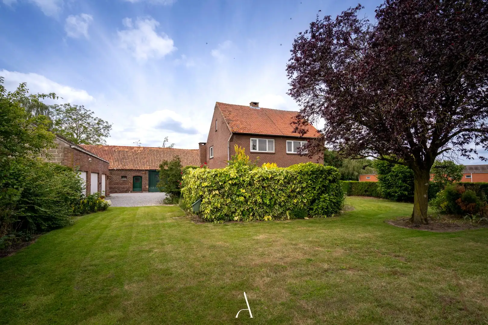 Karaktervolle hoeve-eigendom met drie afzonderlijke gebouwen op ca. 2.323 m² in landelijke omgeving van Kinrooi foto 9