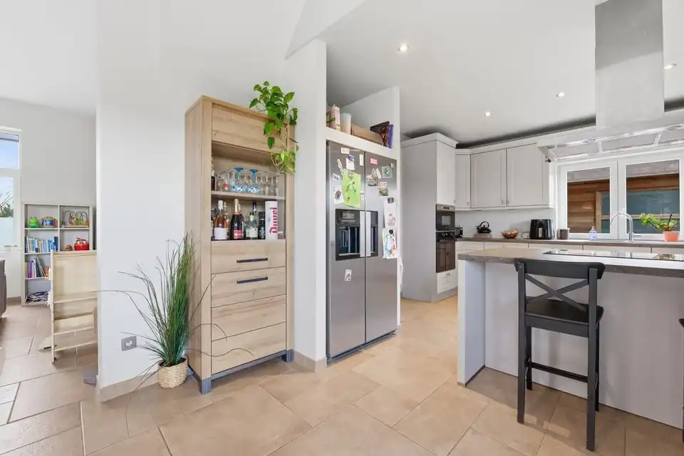 KNAP GERENOVEERDE GEZINSWONING MET 3 SLKS, TUIN EN CARPORT IN JEUK foto 19