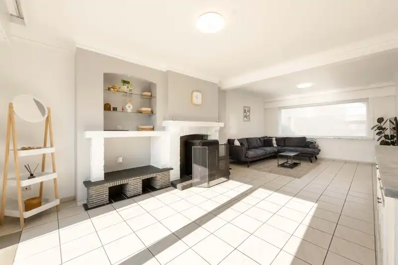 Instapklare gezinswoning, halfopen bebouwing, met 4 slaapkamers én garage TE KOOP in Desselgem! 🏡 foto 7