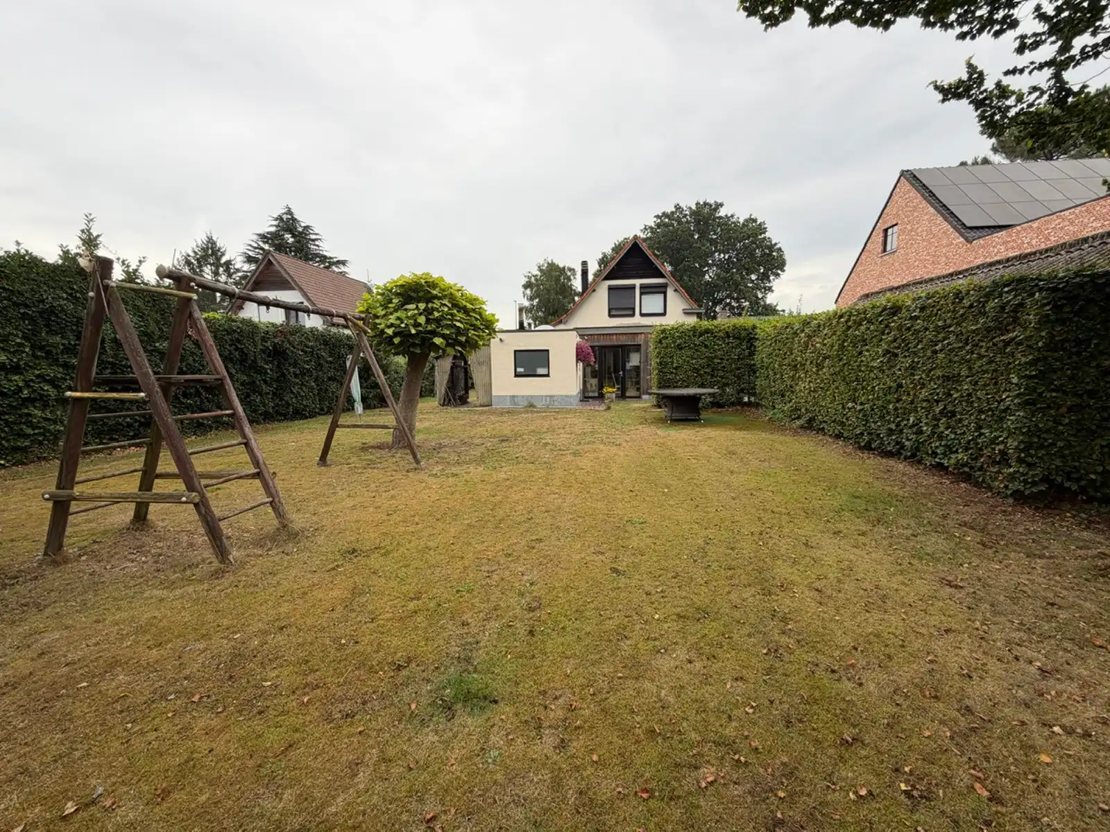 Rustig gelegen woning met 3 slaapkamers en prachtige tuin foto 19