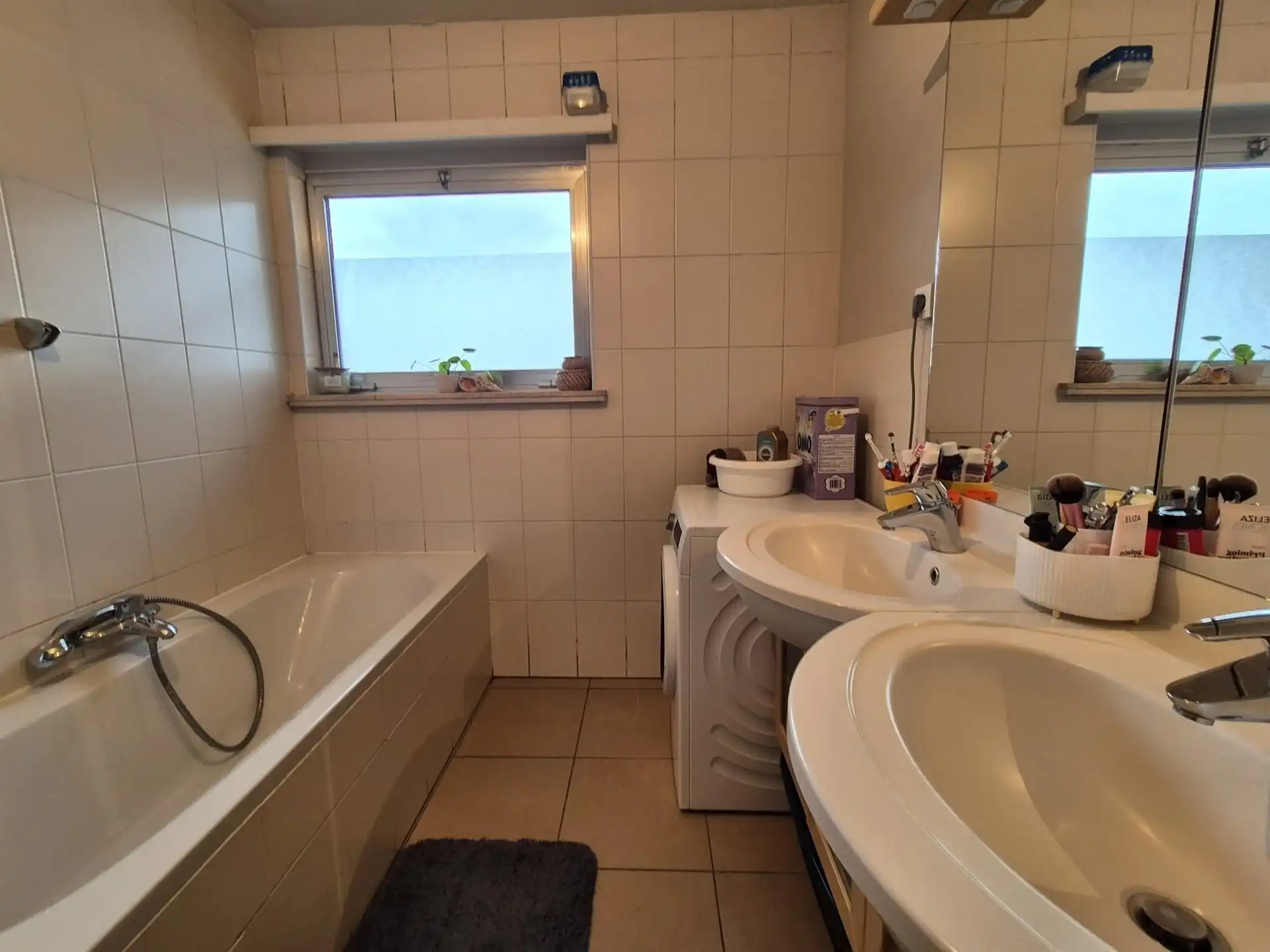 Interessant gelegen appartement met terras en garage. foto 23