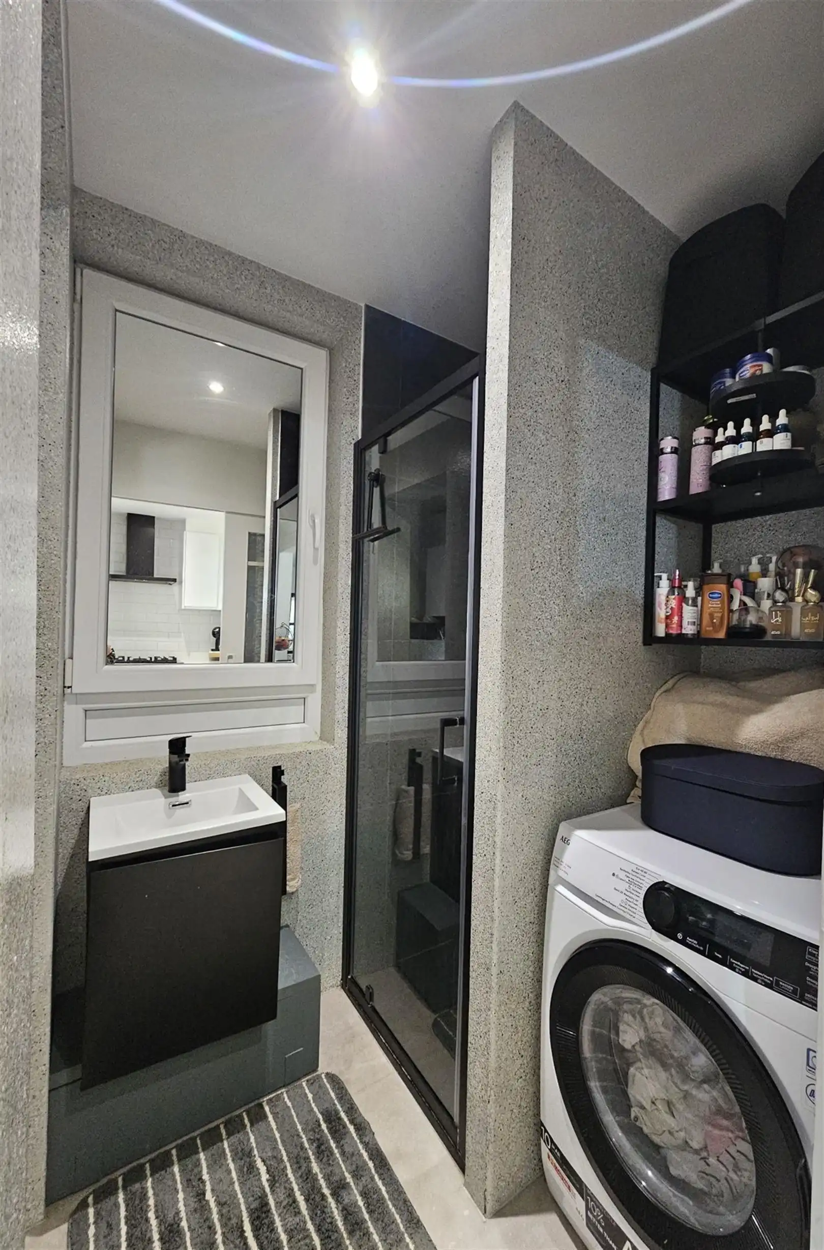 Modern ingericht appartement met 1 slaapkamer. foto 10