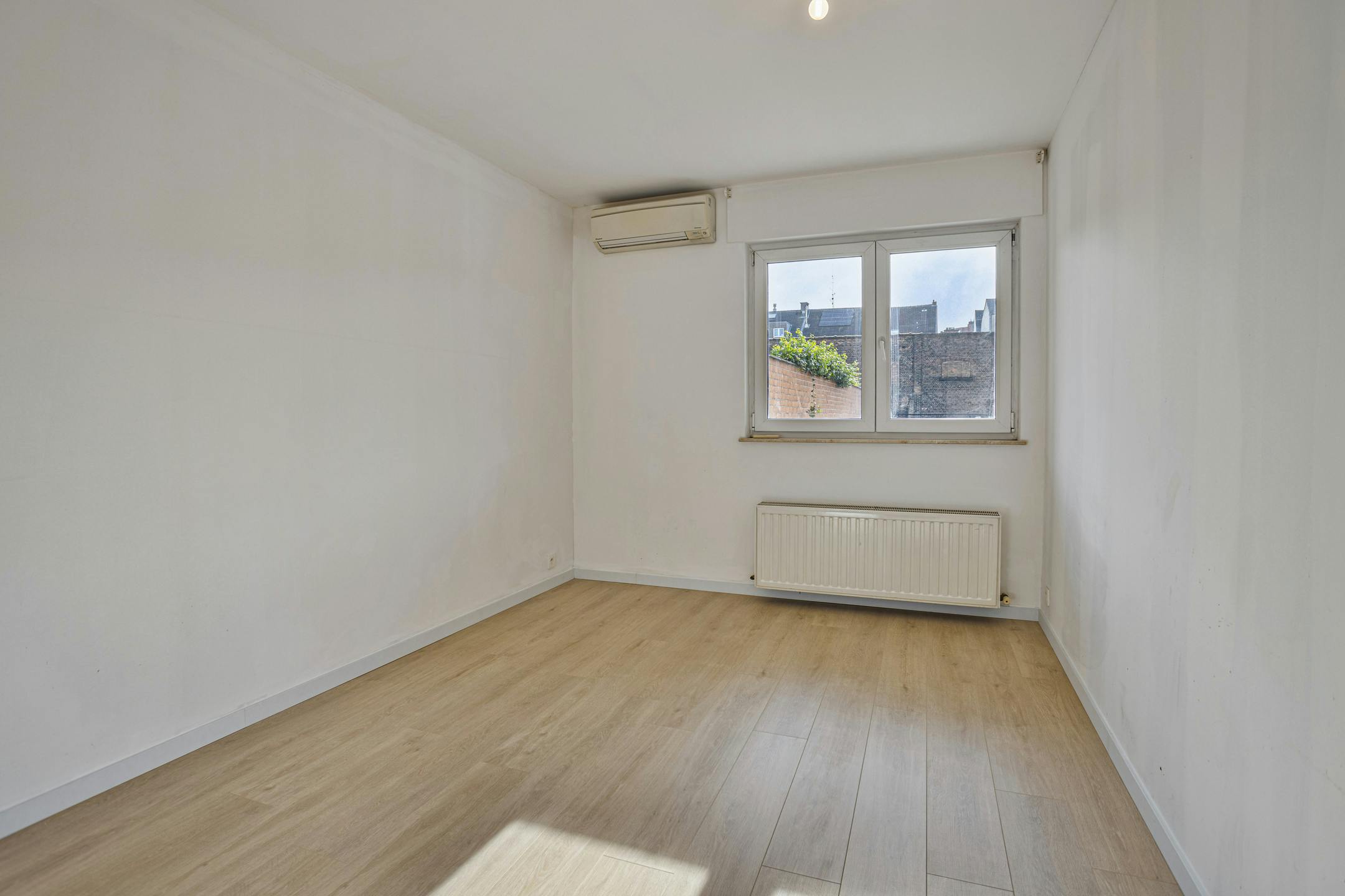 Gerenoveerd appartement met 3 slaapkamers in Boom foto 11
