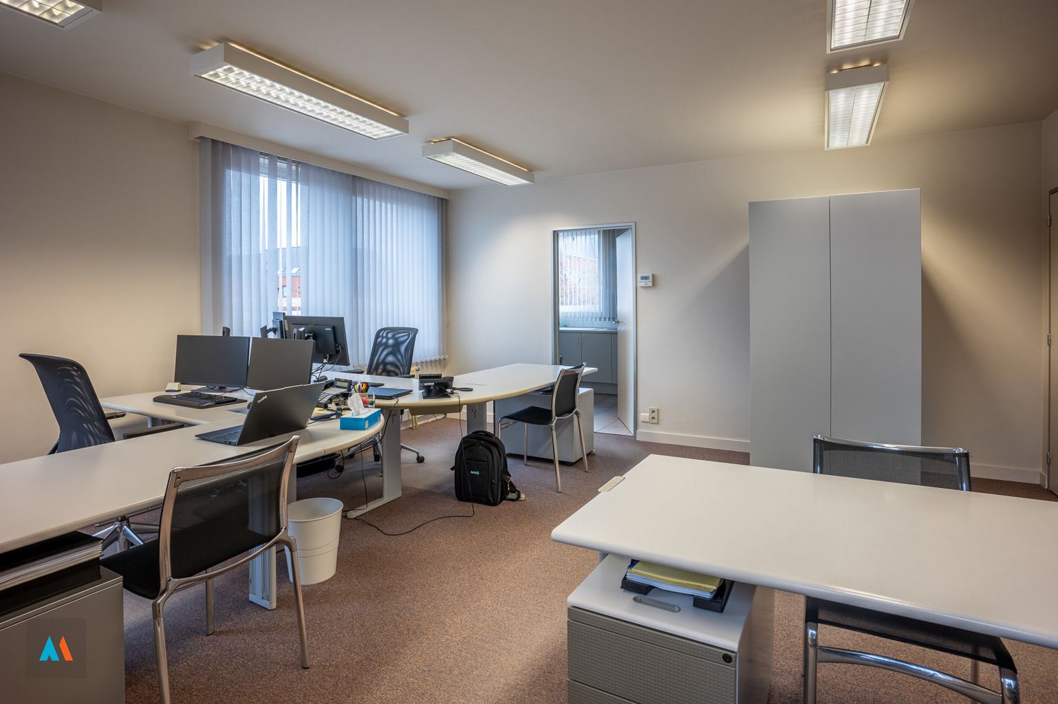 Kantoorgebouw met dakappartement foto 10