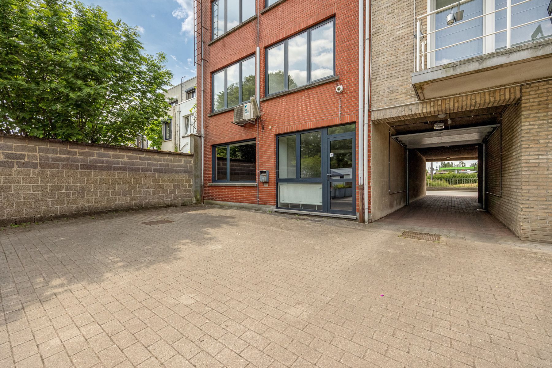 Kantoorgebouw met 2 garages en gunstig EPC nabij Antwerpen centrum en Antwerpse haven! foto 27