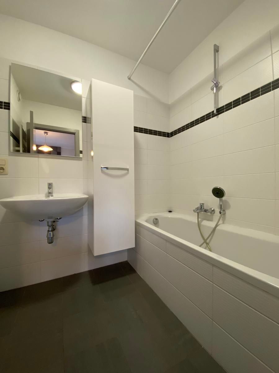 Recent appartement met 1 slaapkamer in centrum Halle foto 6