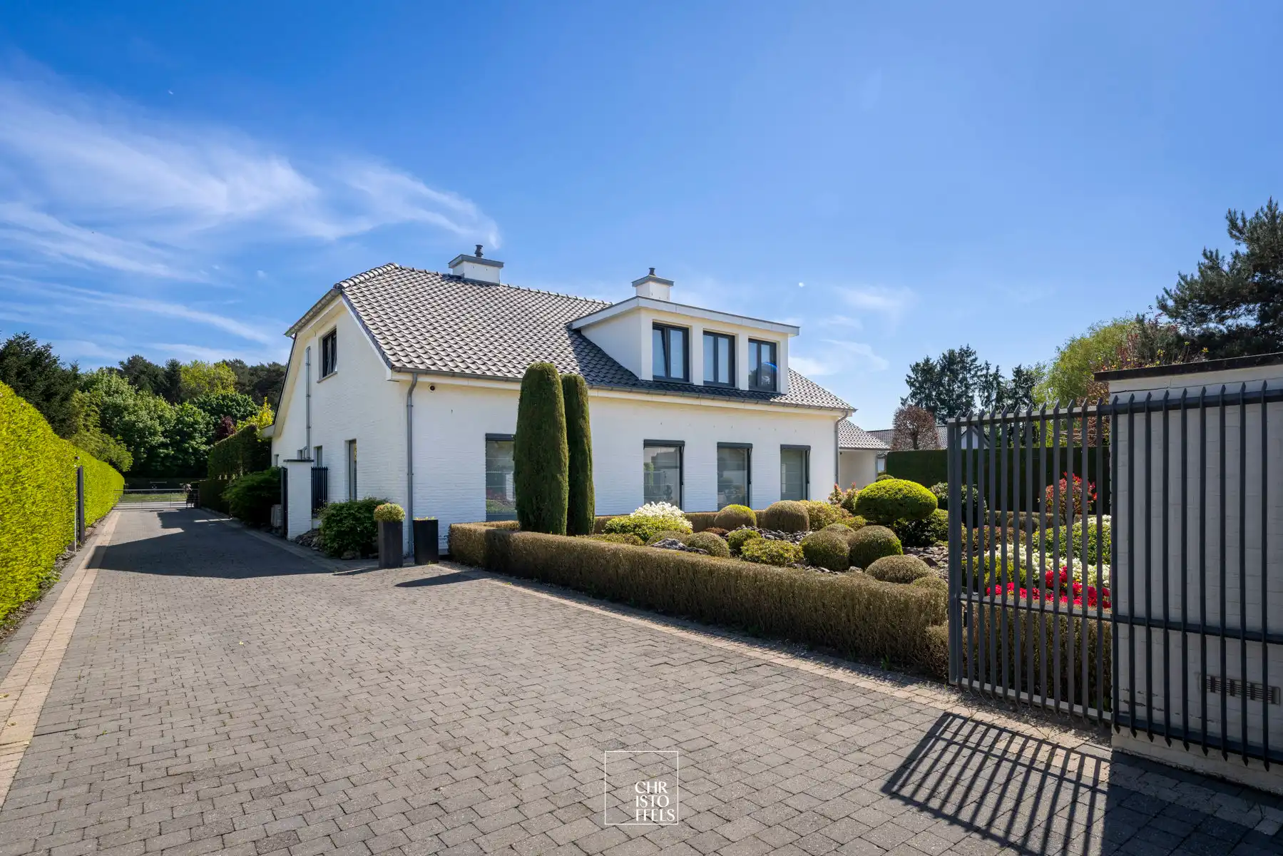 Exclusieve villa (511m²) met buitenzwembad, wellnessruimte en paardenaccommodatie in Lanaken foto 48