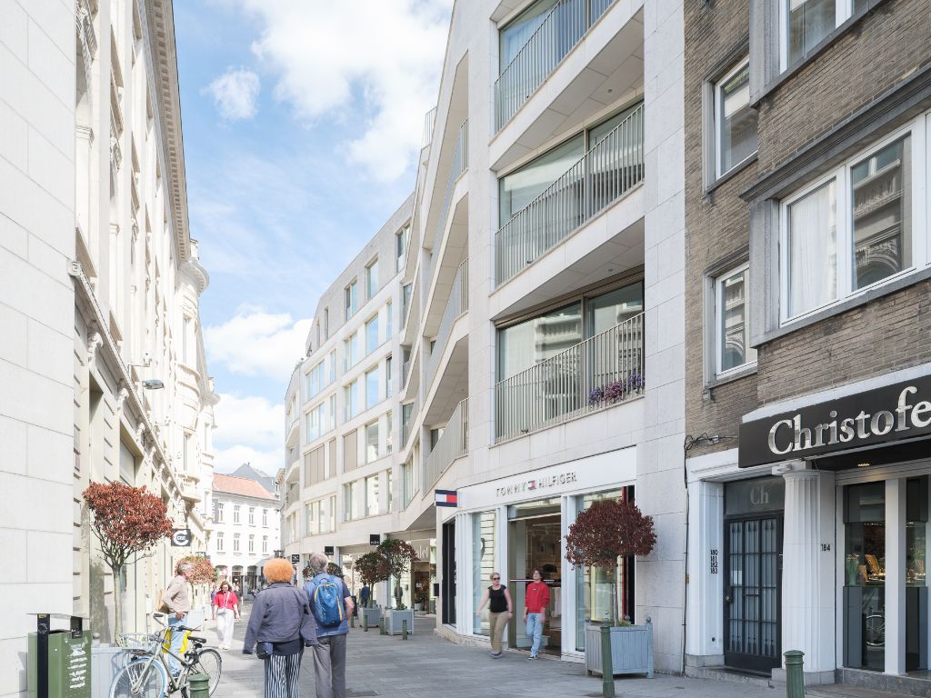 Luxueus tweeslaapkamerappartement met ruim terras en centrale ligging aan de Kouter. foto 12