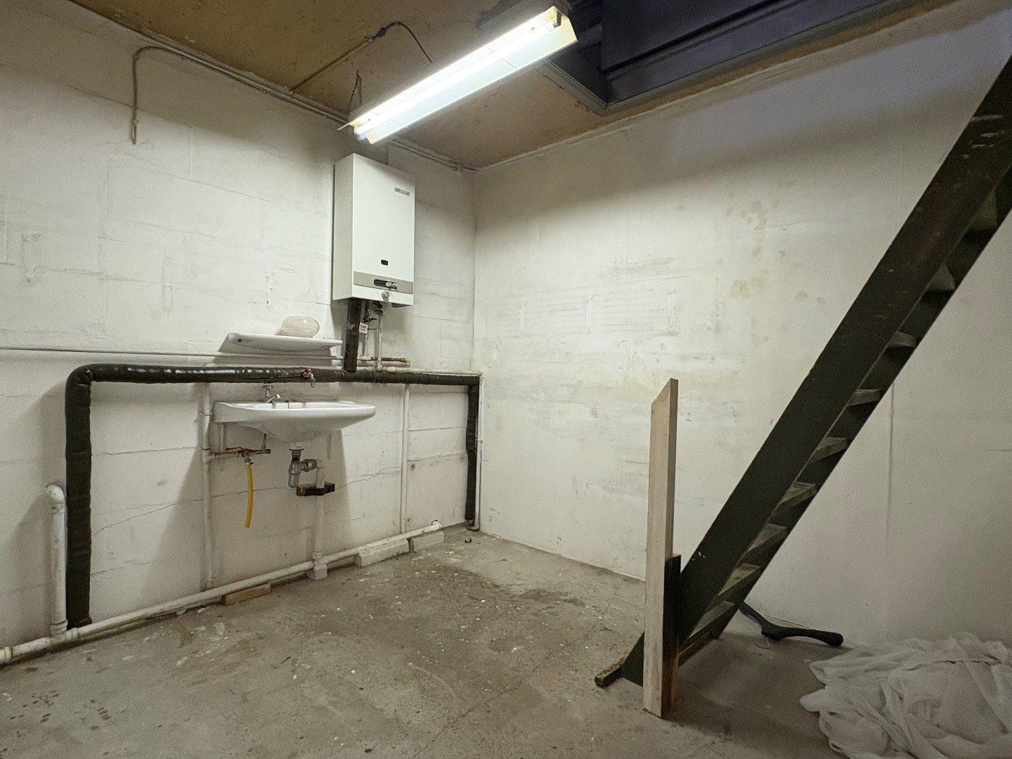 Sterke woning in beton met 3 garages, landelijke verzichten in Hulste. foto 16