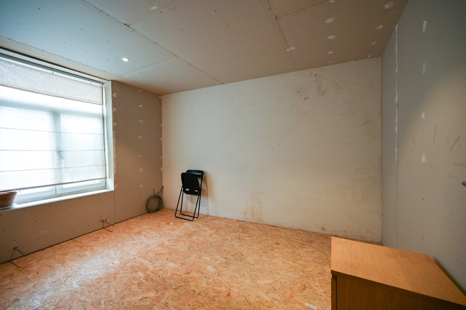 Handelshuis met afzonderlijke woonst op commerciële toplocatie foto 14