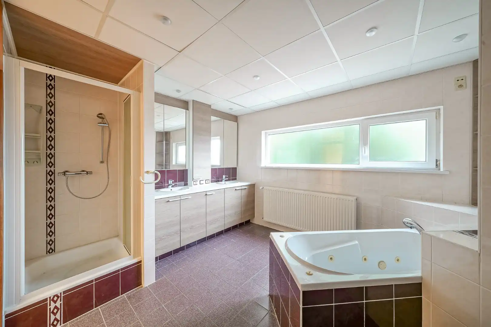 Winkelruimte met magazijn en woonst te Oostende foto 38