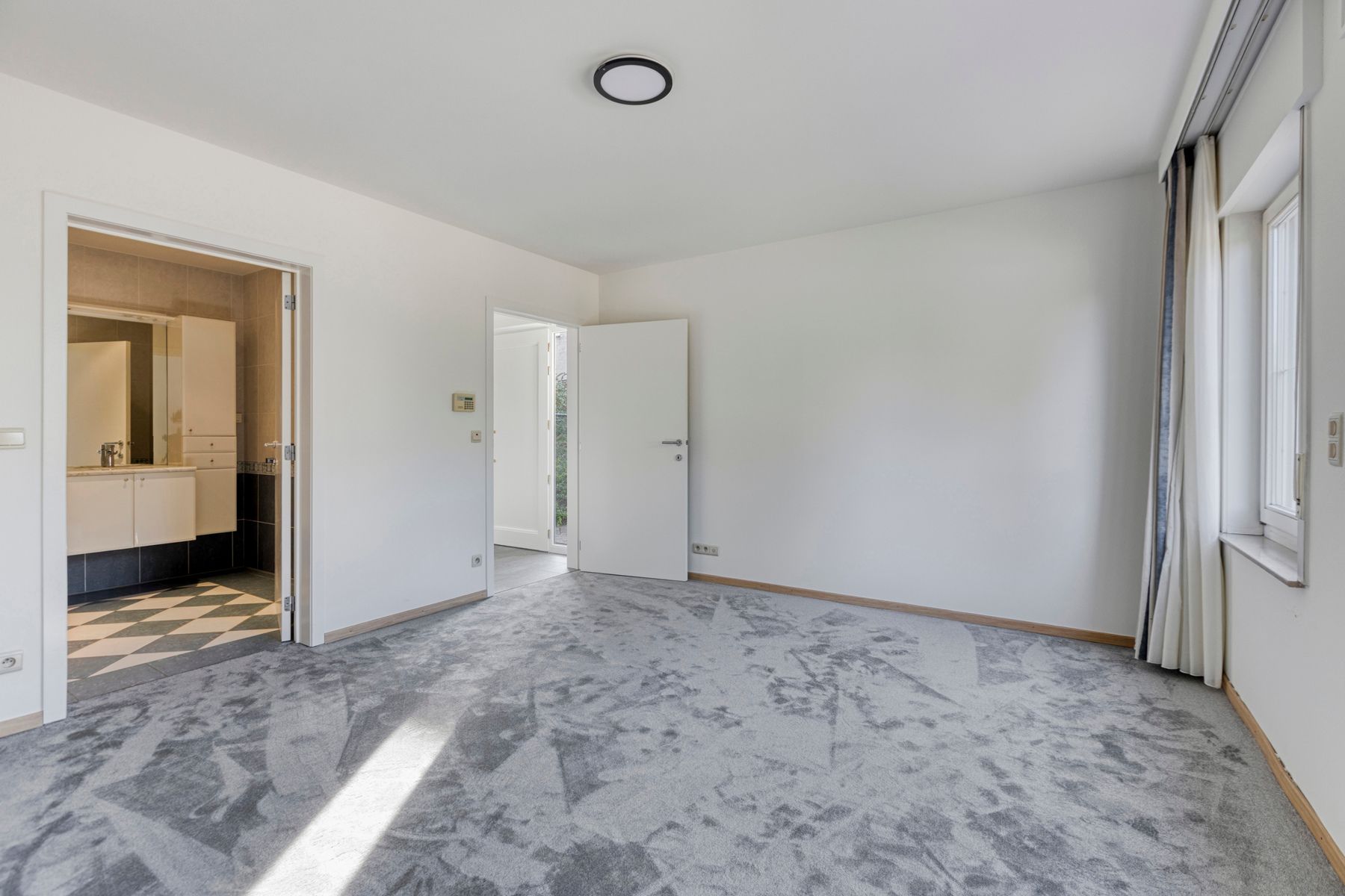 Lichtrijke woning met 3 slaapkamers in stadskern Maaseik.  foto 18