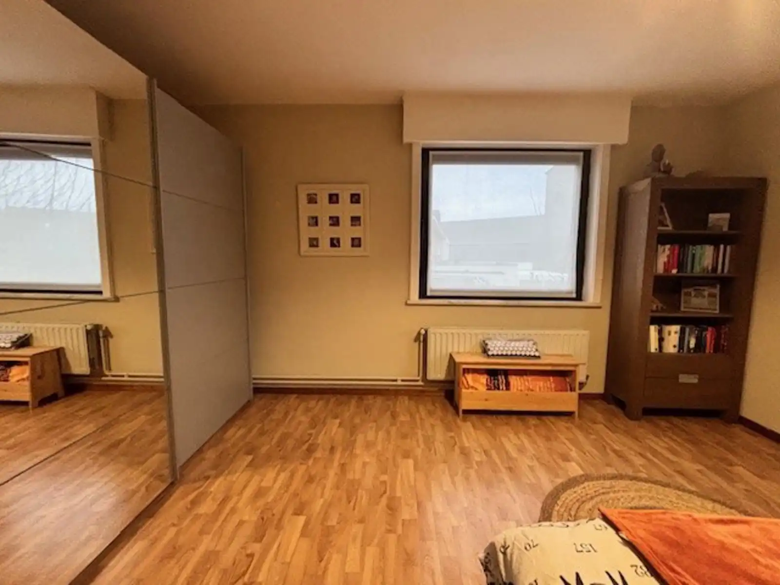 Ruime hoekwoning met terras, tuin en garage. foto 13