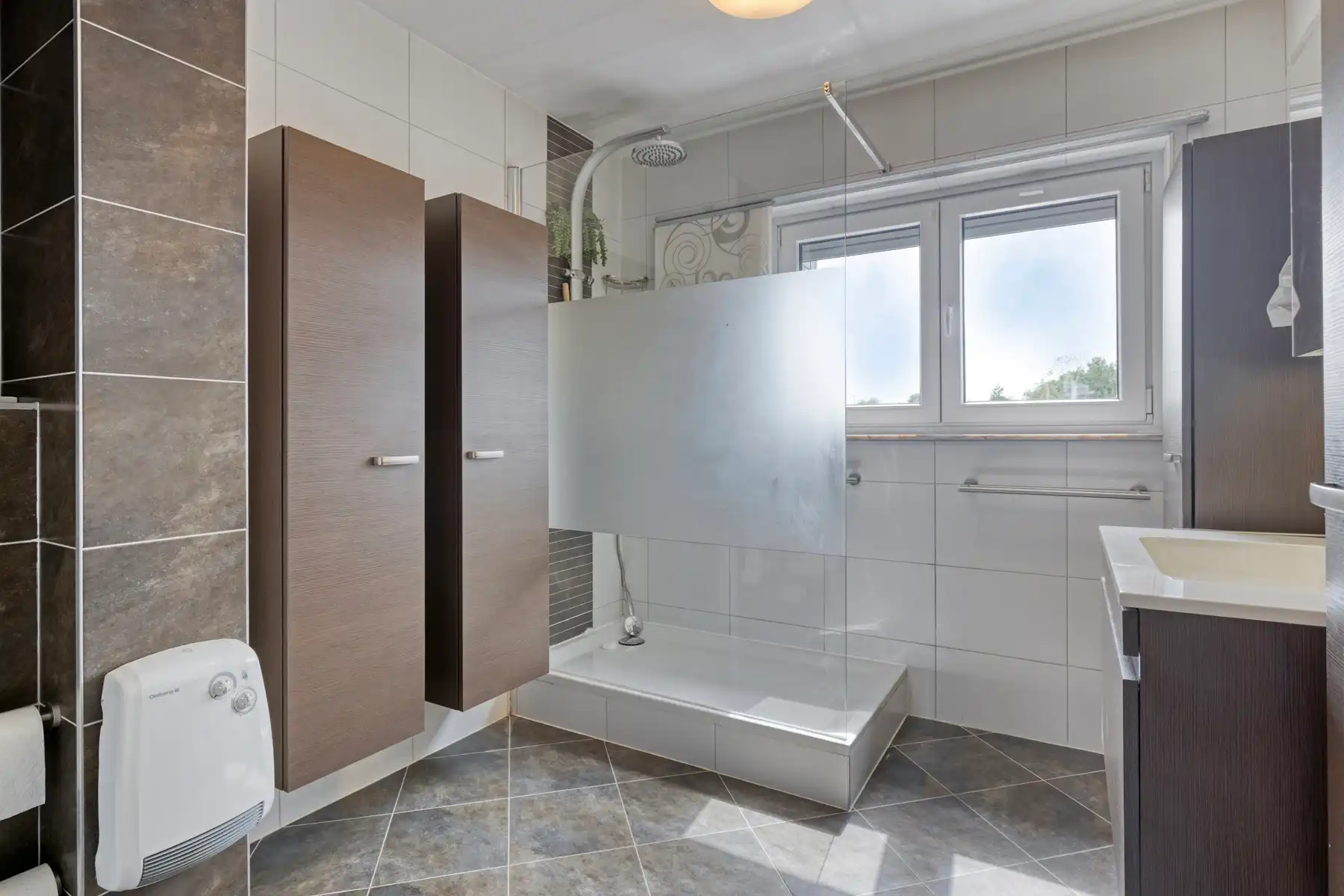 OPTIE Rustig gelegen woning met 2 garages foto 9